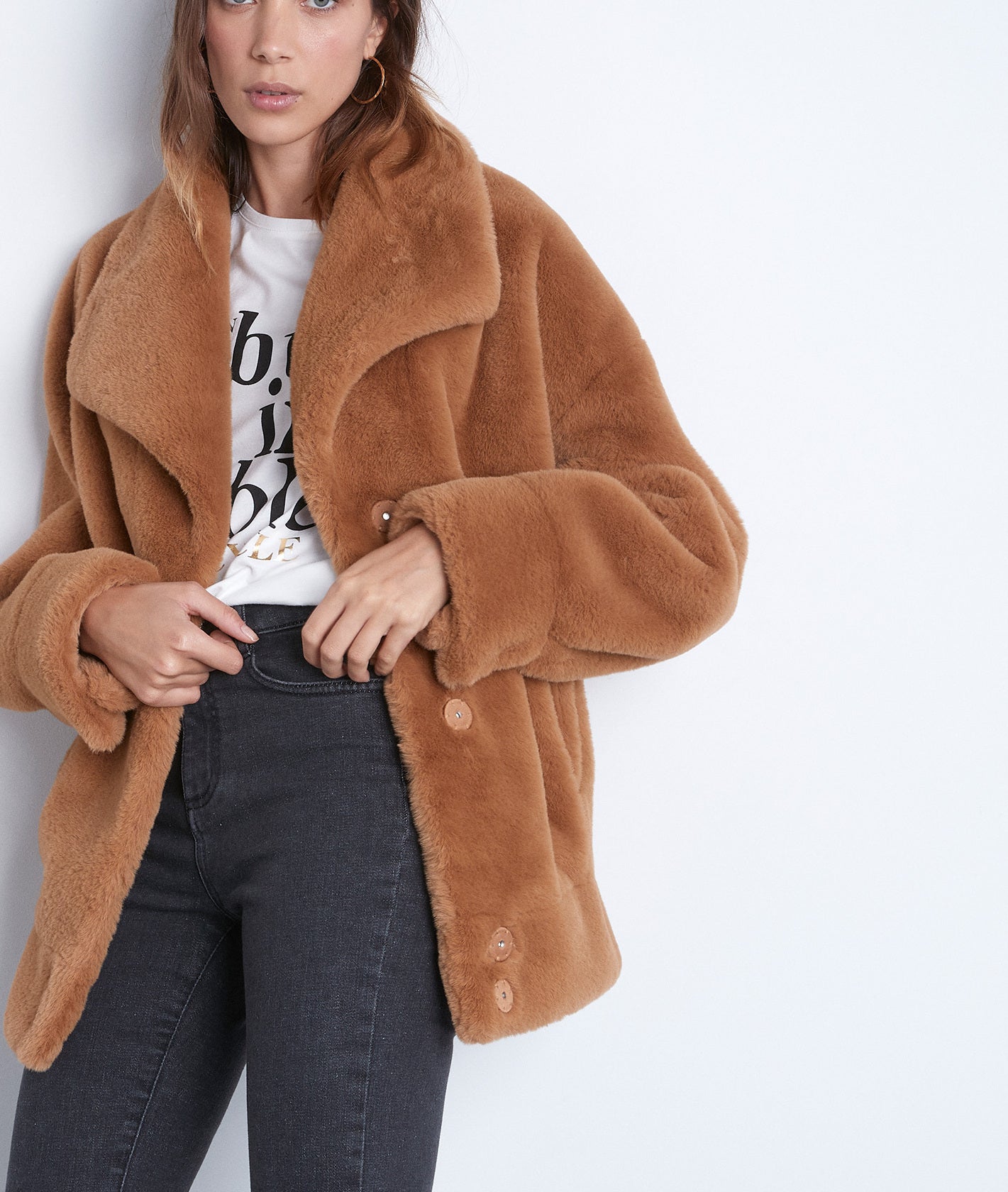 Manteau court en fausse fourrure camel Lauren Faume - seconde main