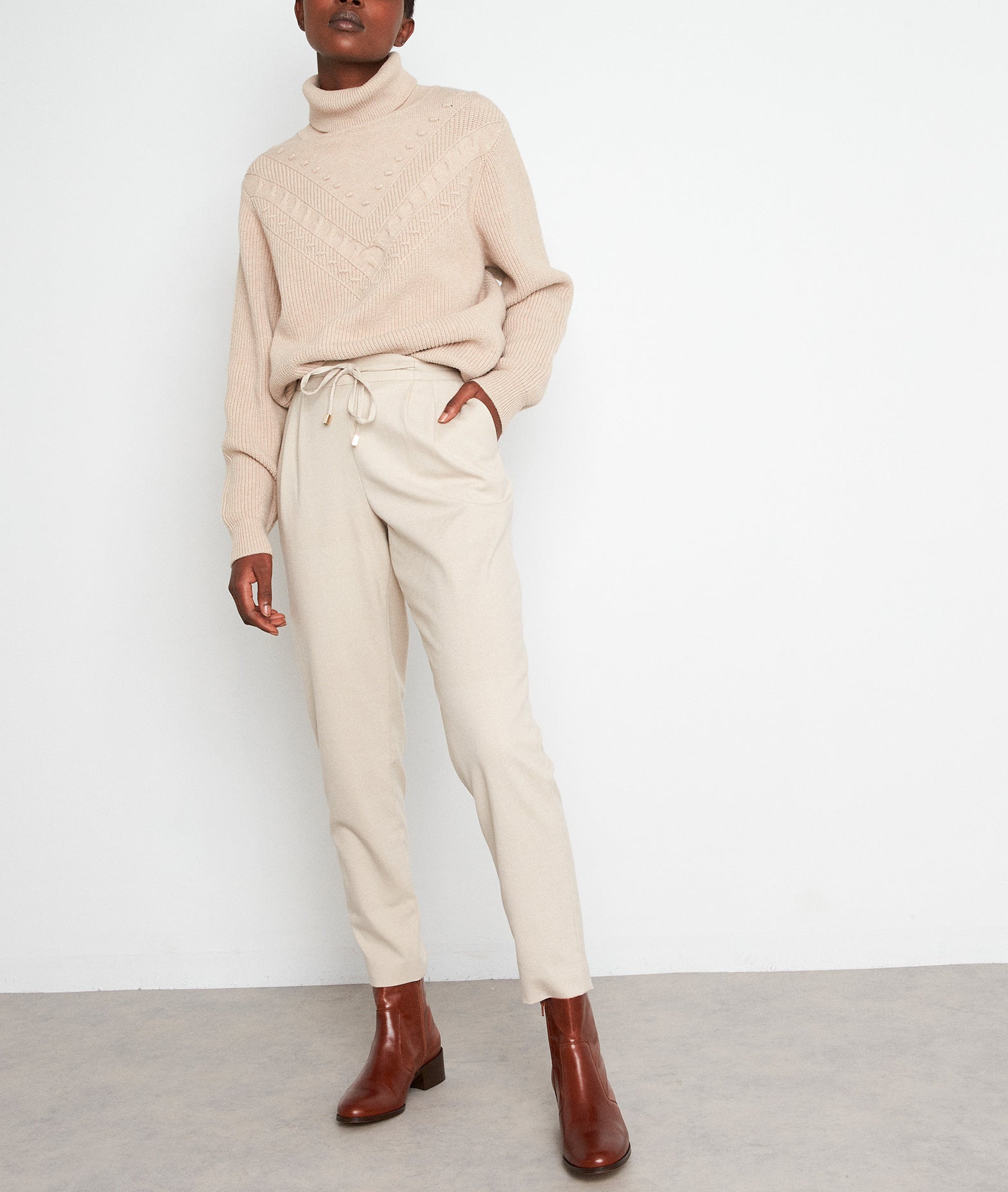 Pull col roulé texturé en polyester recyclé beige Trishka Faume - seconde main