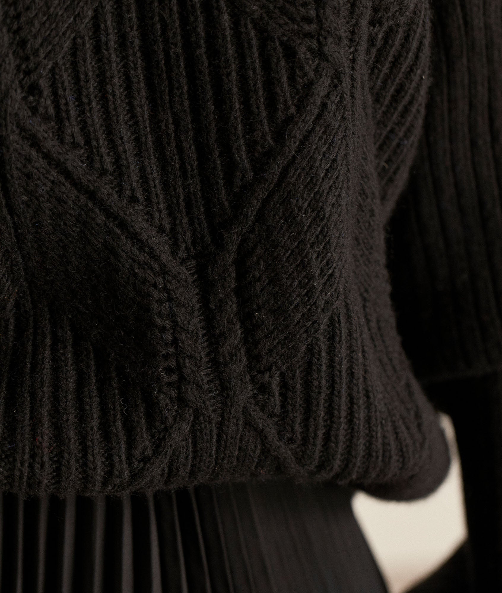 Pull noir en laine à col montant Barney Faume - seconde main