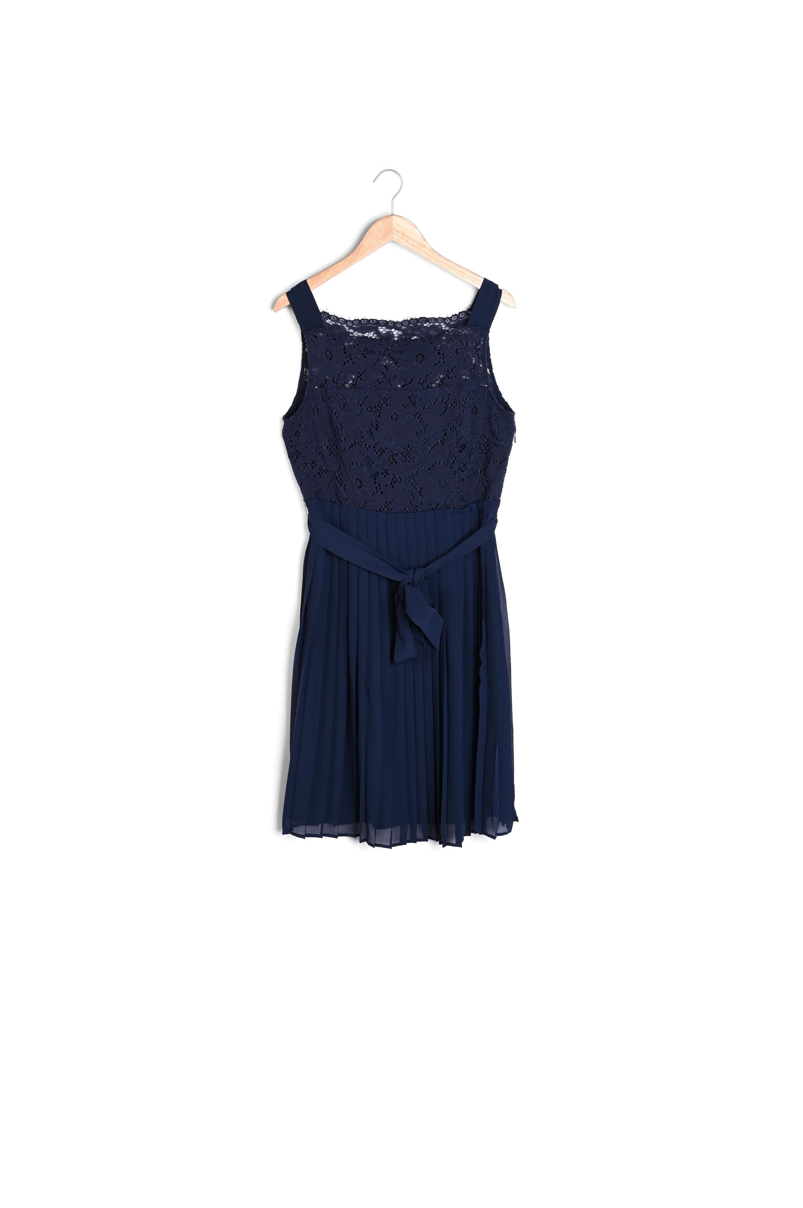 Robe à dentelle Ora Faume - seconde main