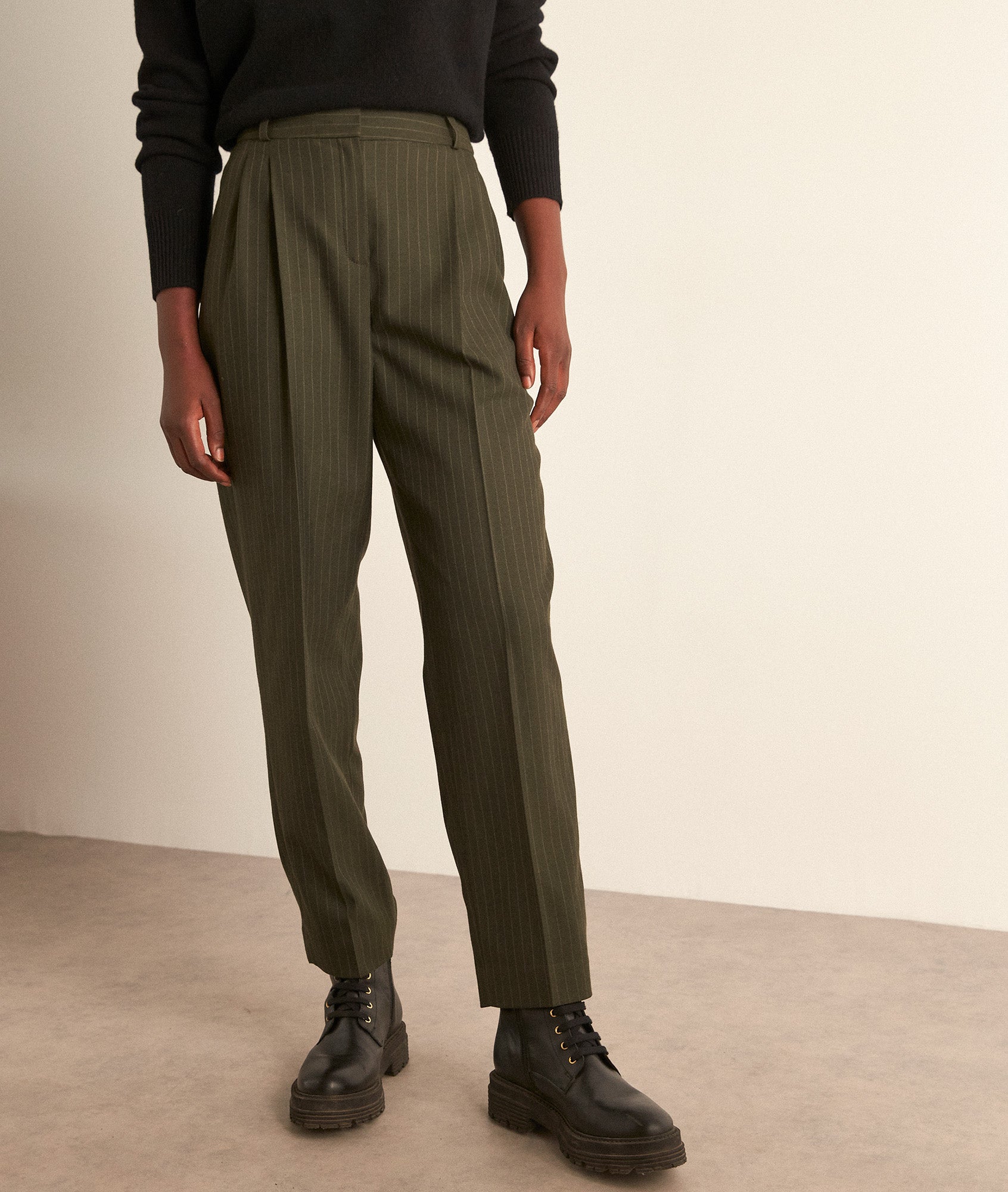 Pantalon de tailleur finement rayé kaki Simbad Faume - seconde main