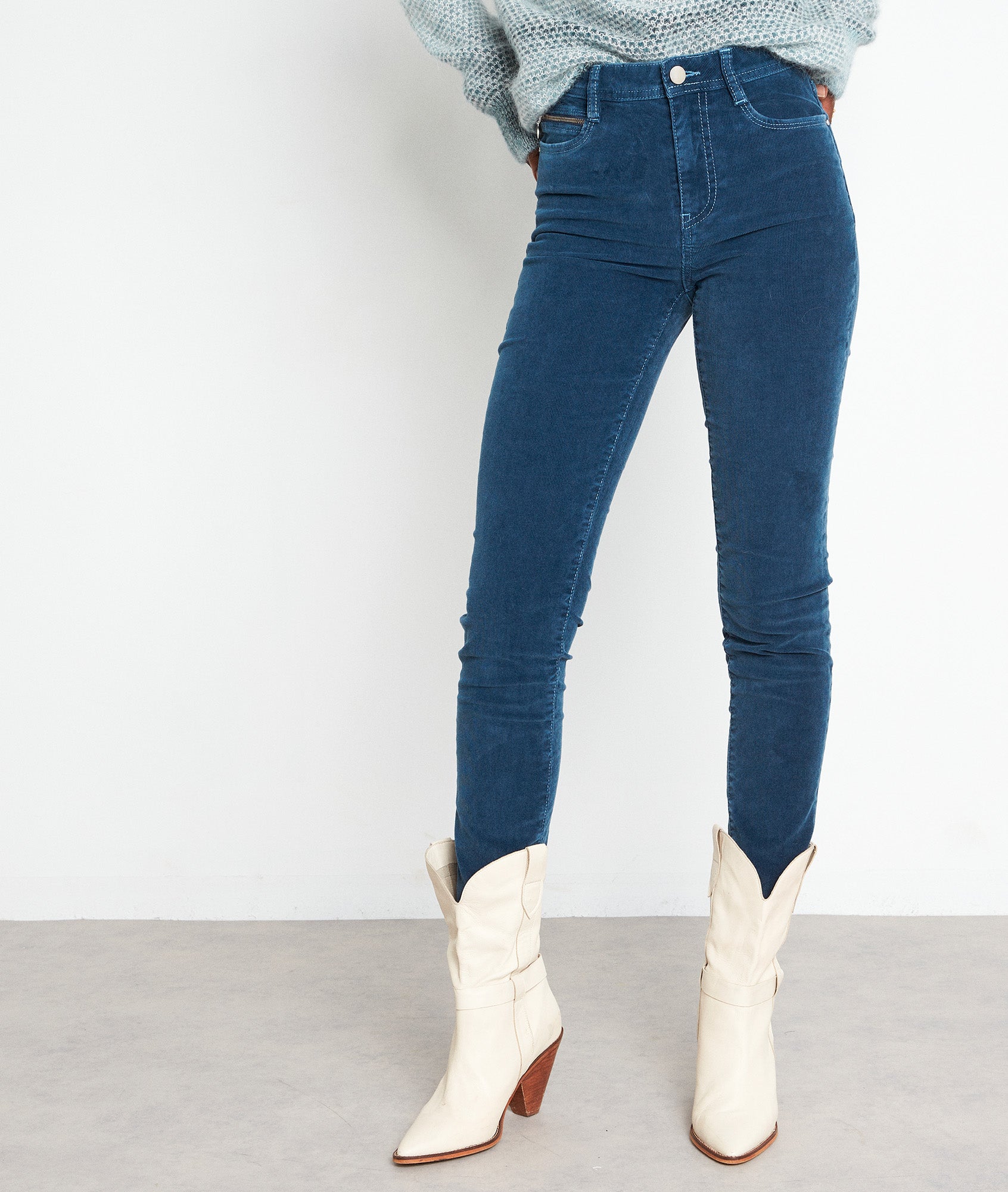 Pantalon slim en velours milleraies bleu Sultan Faume - seconde main