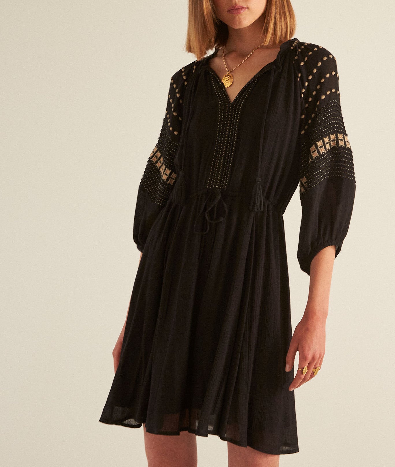 Robe courte noir brodée HORTENSIA Faume - seconde main