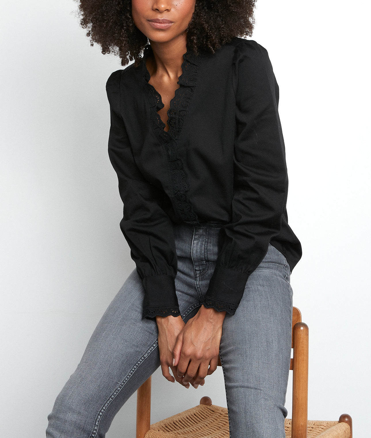 Chemise romantique en coton noir et broderies Faume - seconde main