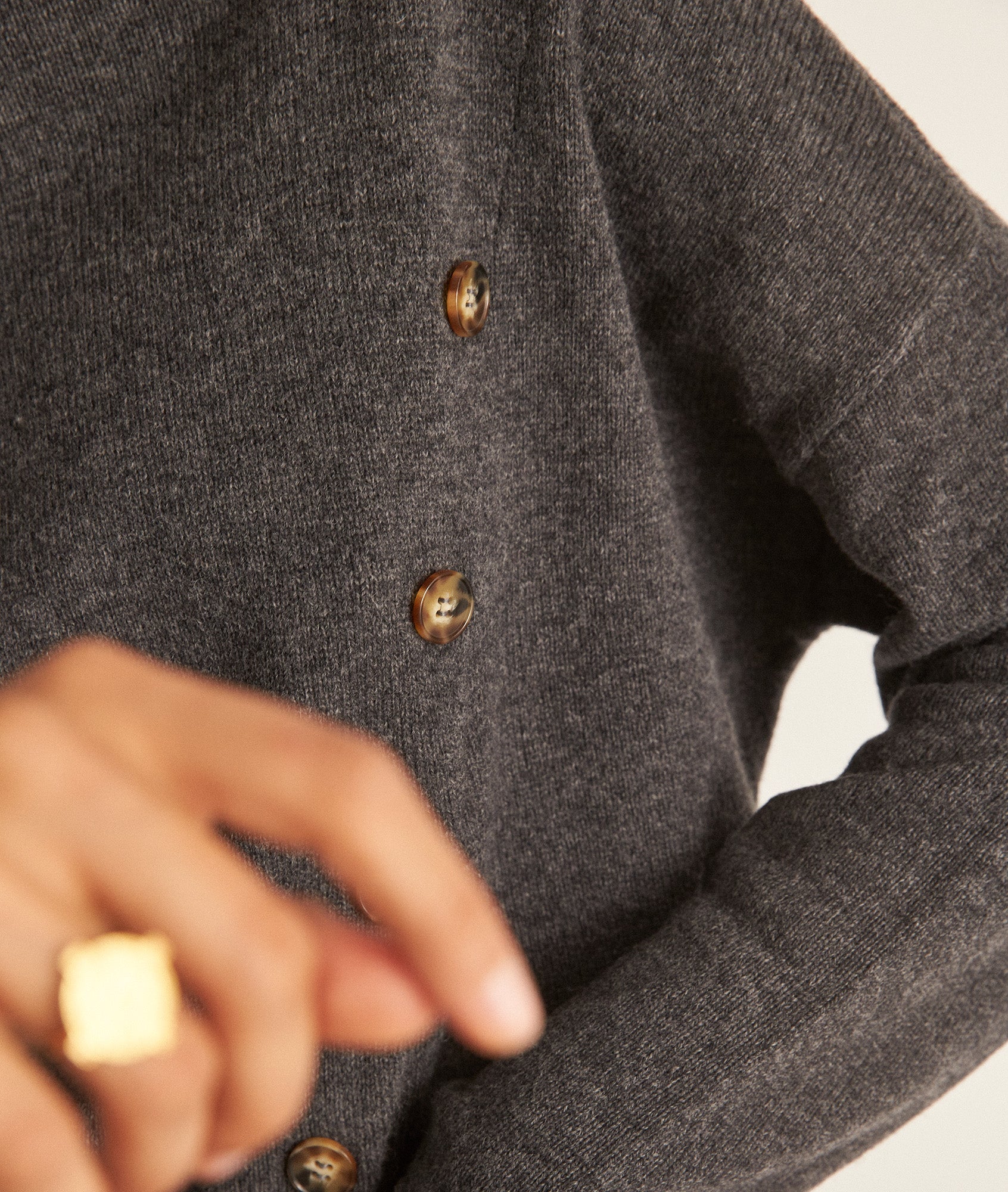 Pull gris à col rond en laine responsable Beverly Faume - seconde main