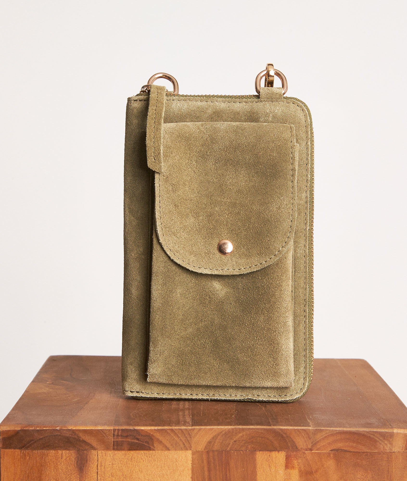 Pochette téléphone en cuir velours kaki Jade Faume - seconde main