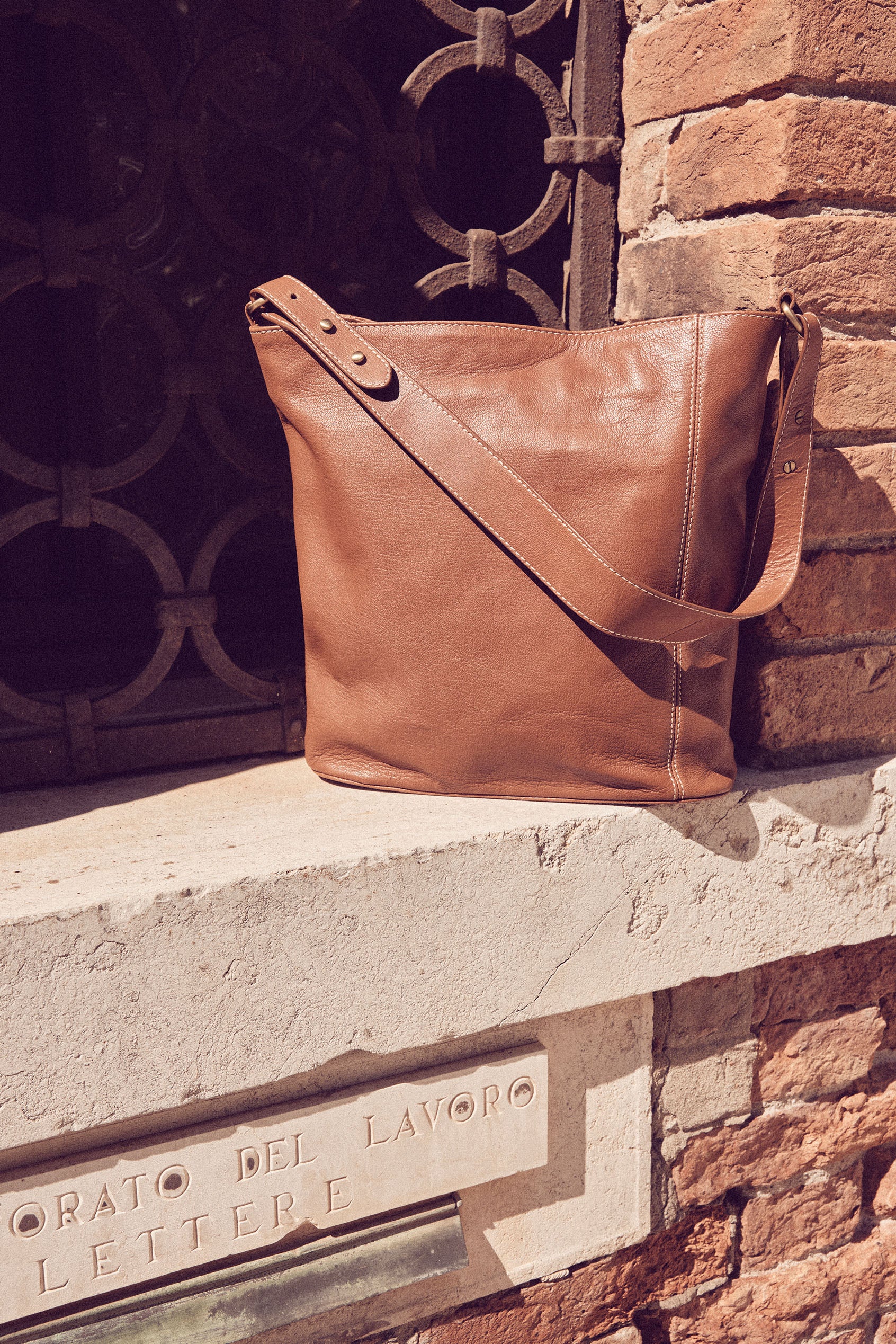 Sac seau en cuir camel Lisa Faume - seconde main