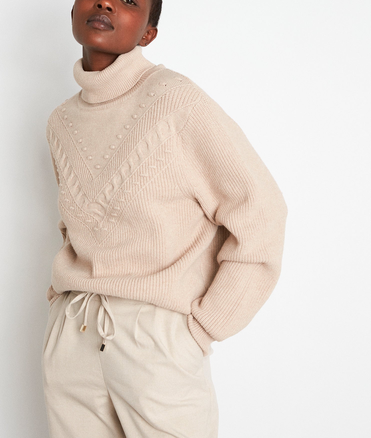 Pull col roulé texturé en polyester recyclé beige Trishka Faume - seconde main