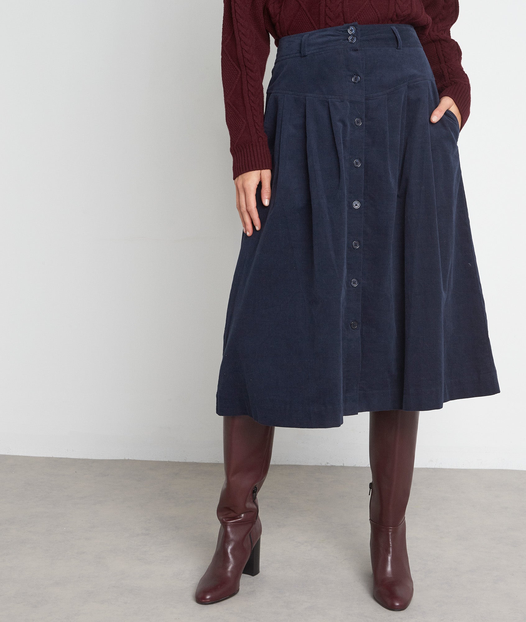 Jupe midi en velours milleraies bleu marine Francine Faume - seconde main