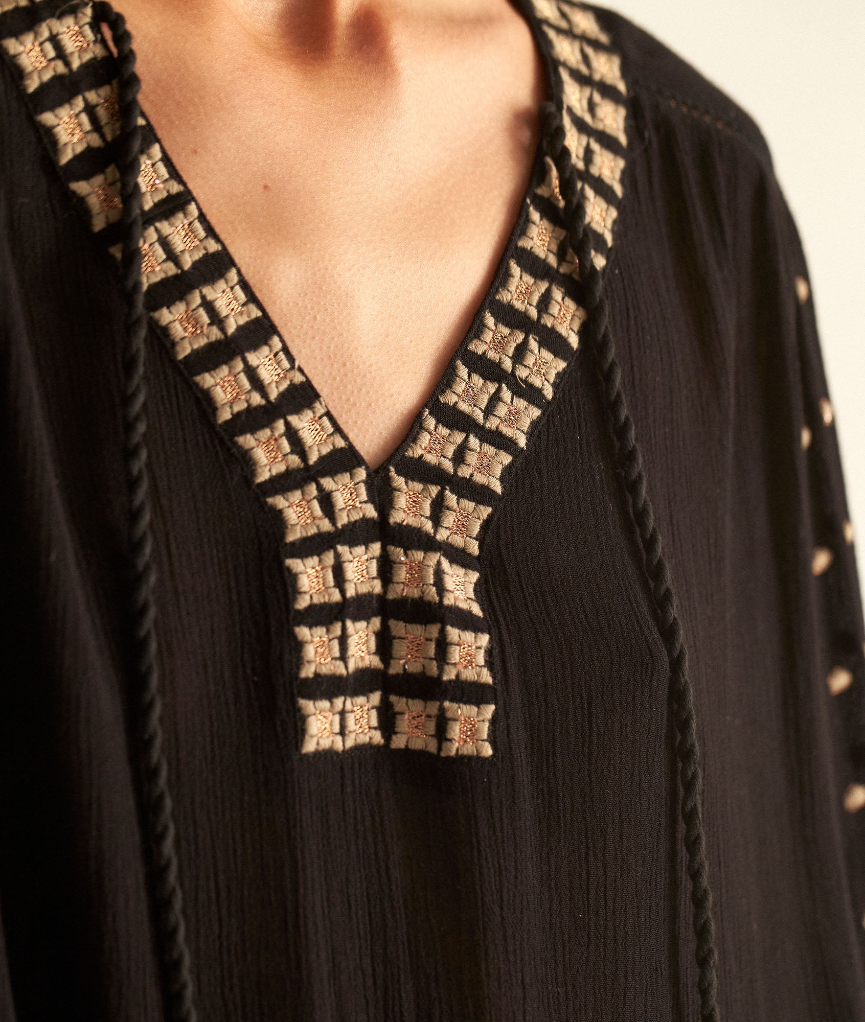 Blouse brodée ethnique noire CALLAS Faume - seconde main