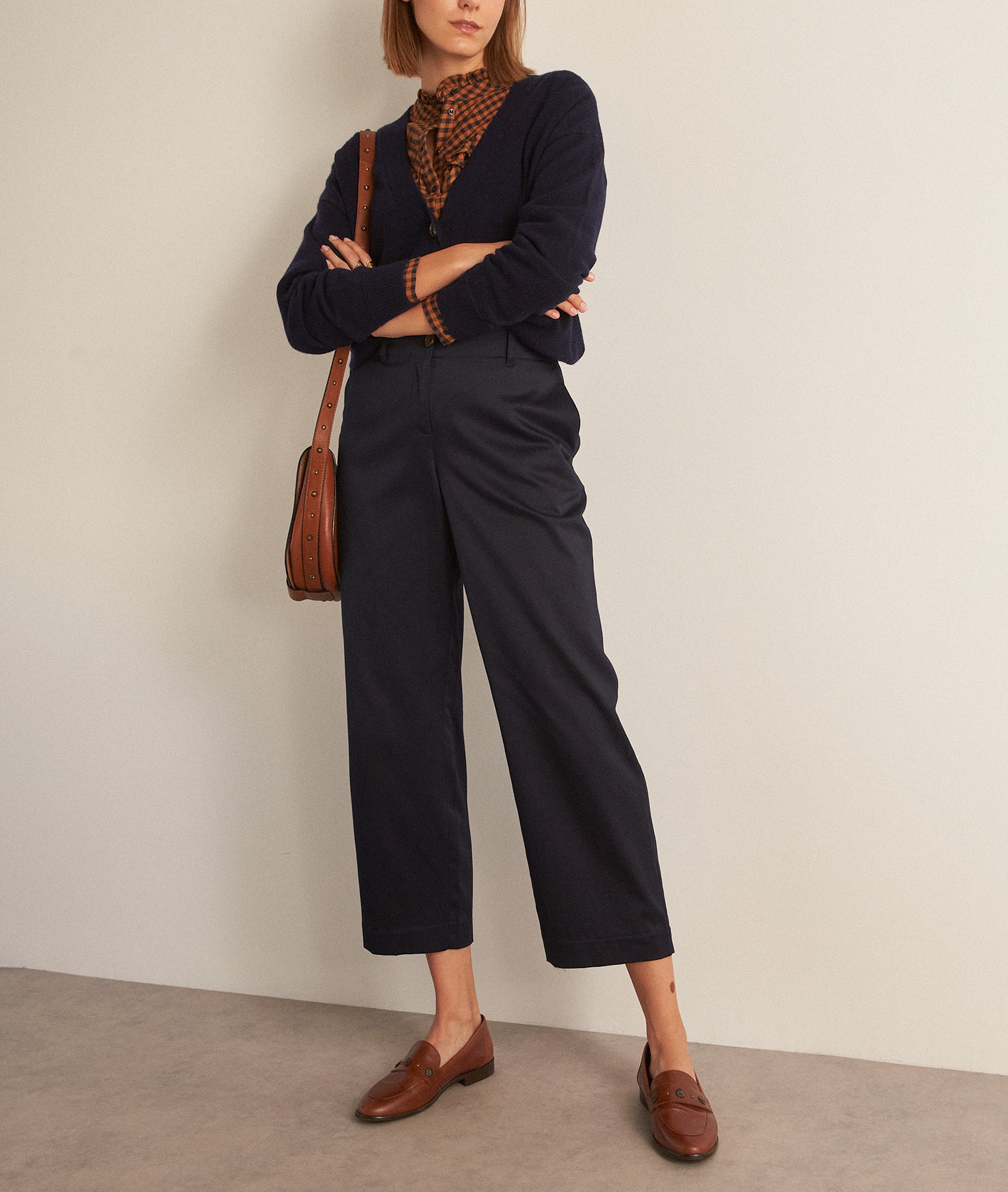 Pantalon droit et court en coton marine Tresor Faume - seconde main