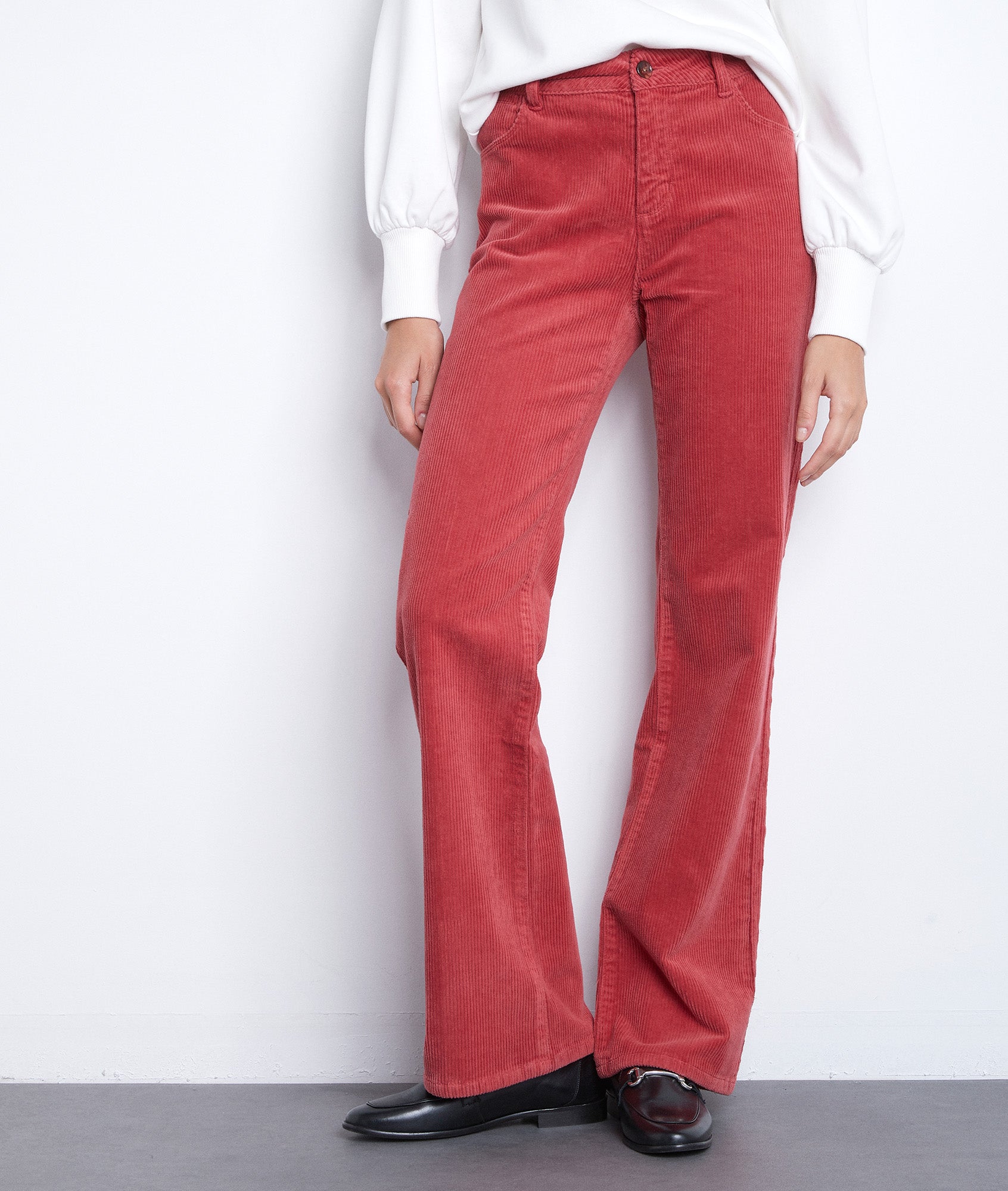 Pantalon coupe flare en velours brique Fidji Faume - seconde main
