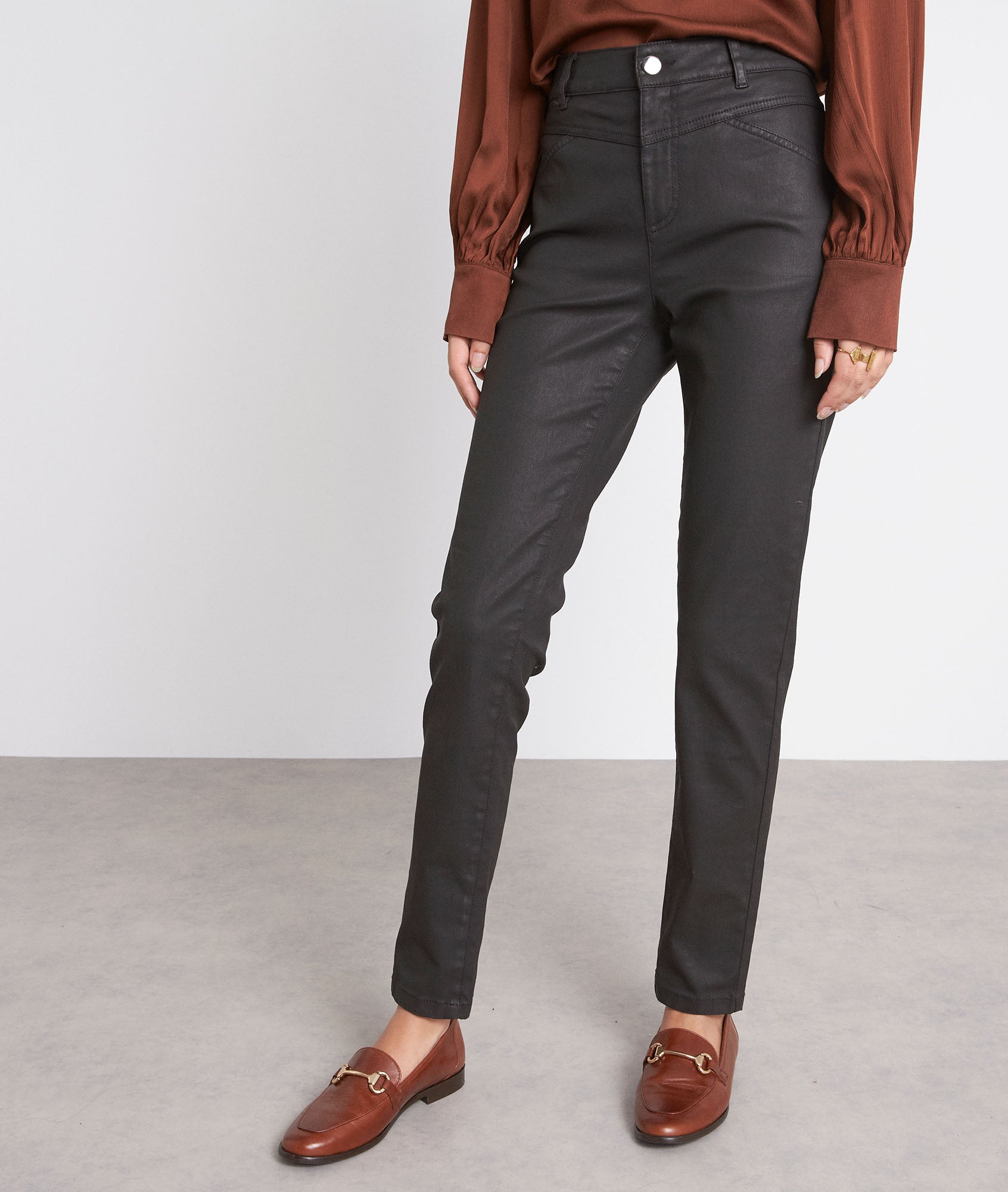 Pantalon slim enduit marron Nario Faume - seconde main