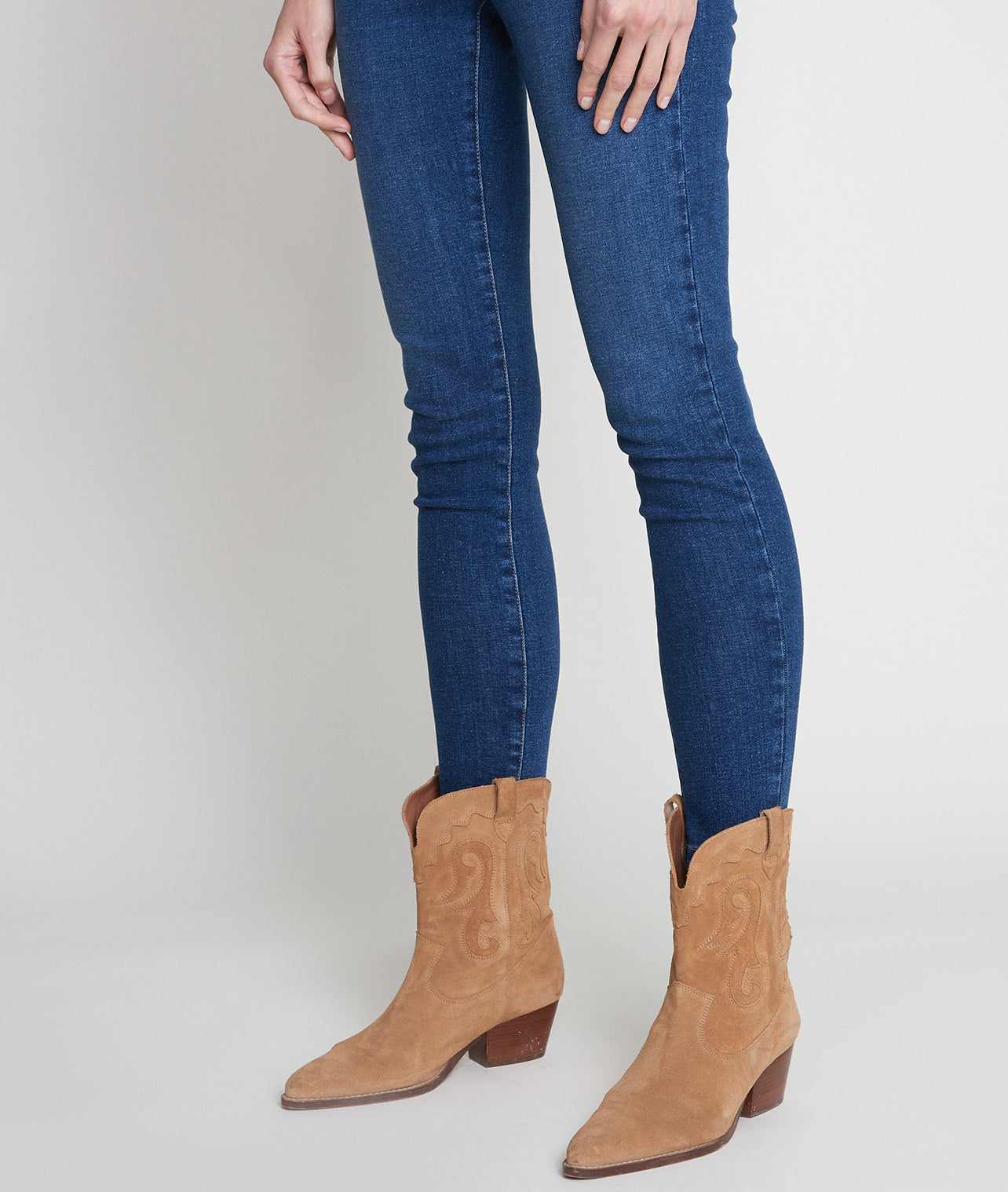 Jean slim en denim brut et détails cloutés Naty Faume - seconde main