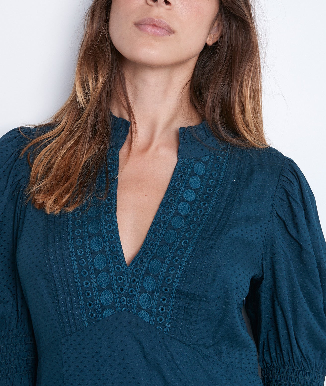 Robe élégante à manches ballon et broderies verte Sorelle Faume - seconde main