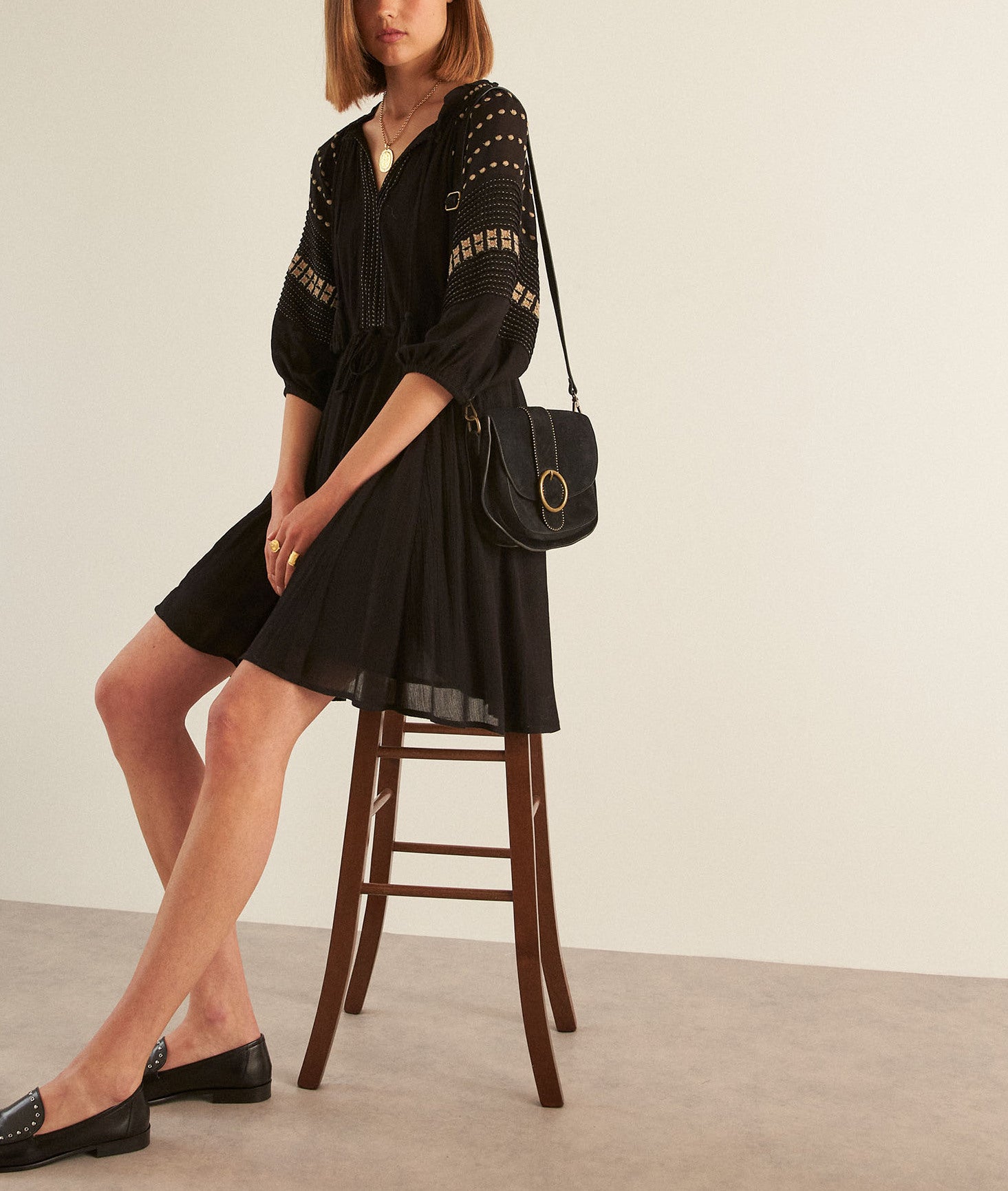 Robe courte noir brodée HORTENSIA Faume - seconde main