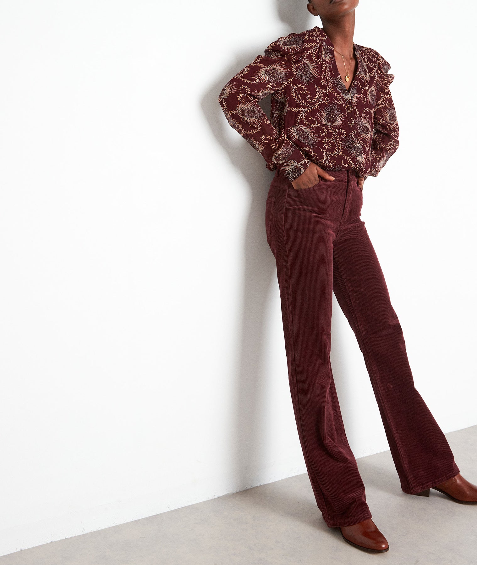 Pantalon coupe flare en velours bordeaux Fidji Faume - seconde main