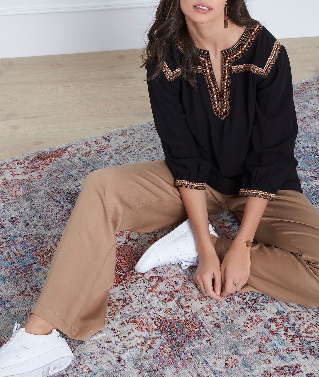 Blouse noire broderie ethnique Vita Faume - seconde main