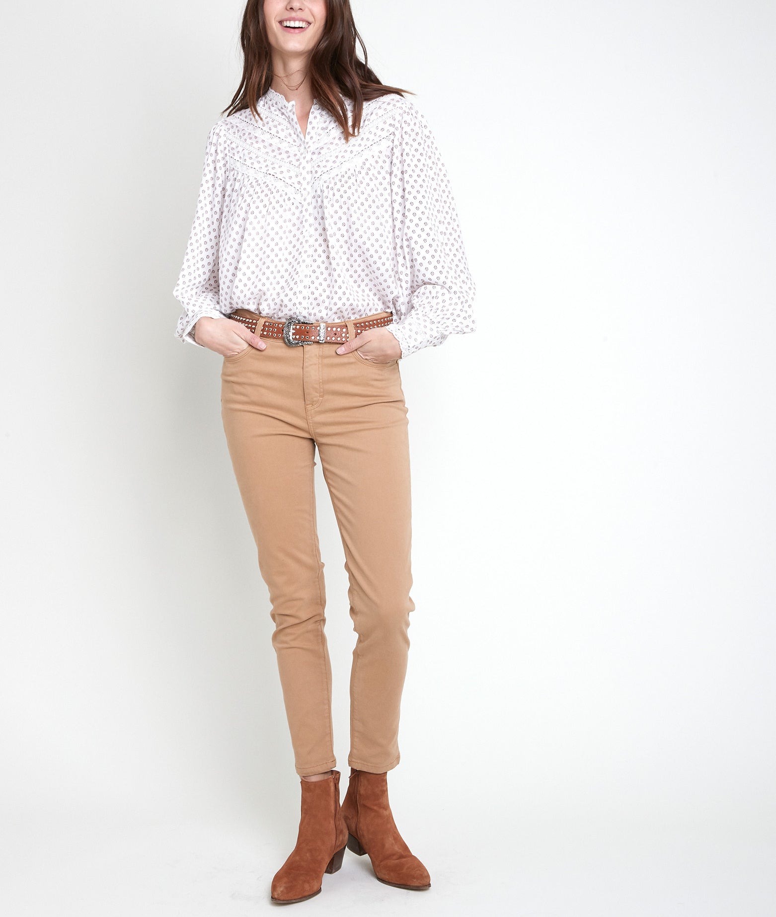 L'iconique slim jean satin de coton camel Sultan Faume - seconde main