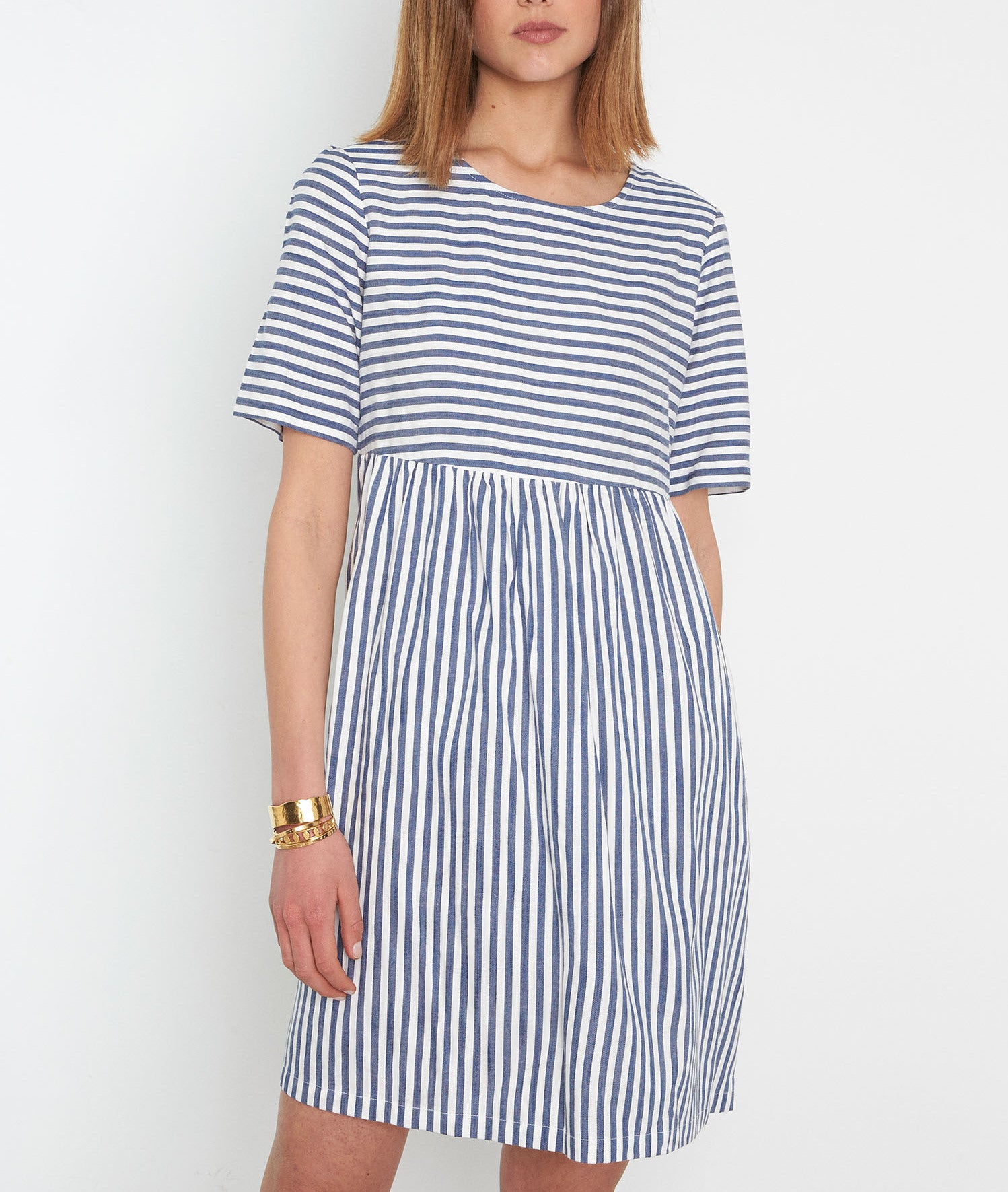 Robe rayée bleu ciel et blanche Chaima Faume - seconde main