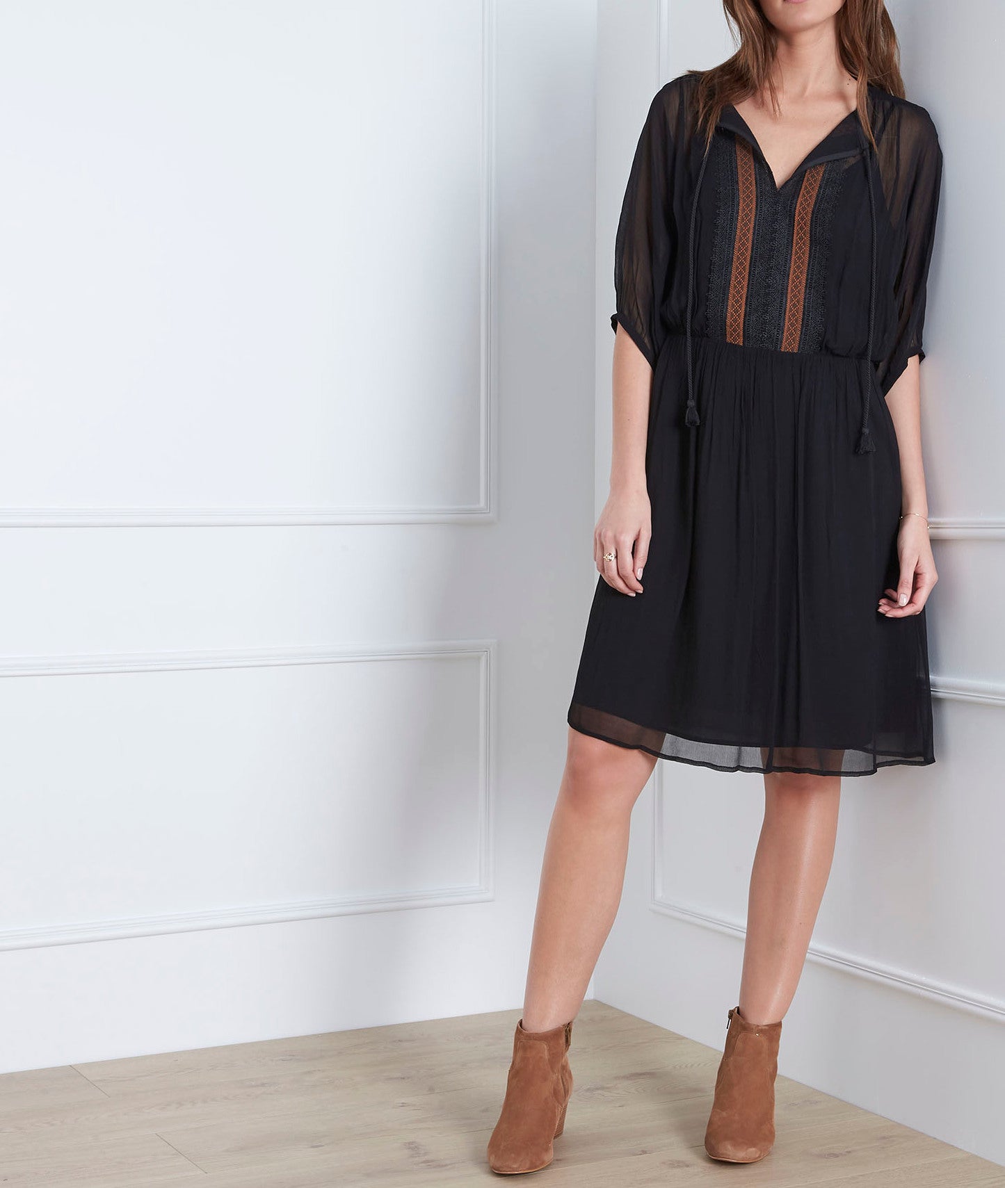 Robe noire brodée Lotus Faume - seconde main