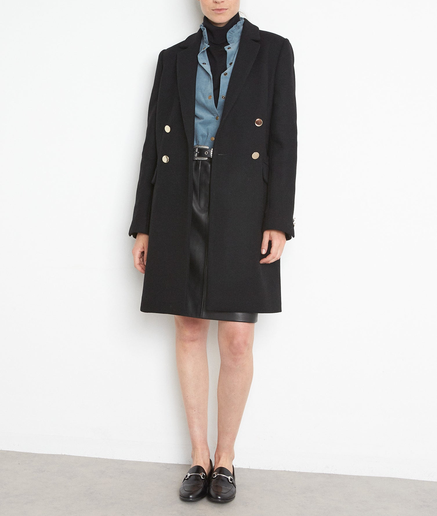 Manteau droit en laine recylée noir à boutons dorés Lorine Faume - seconde main