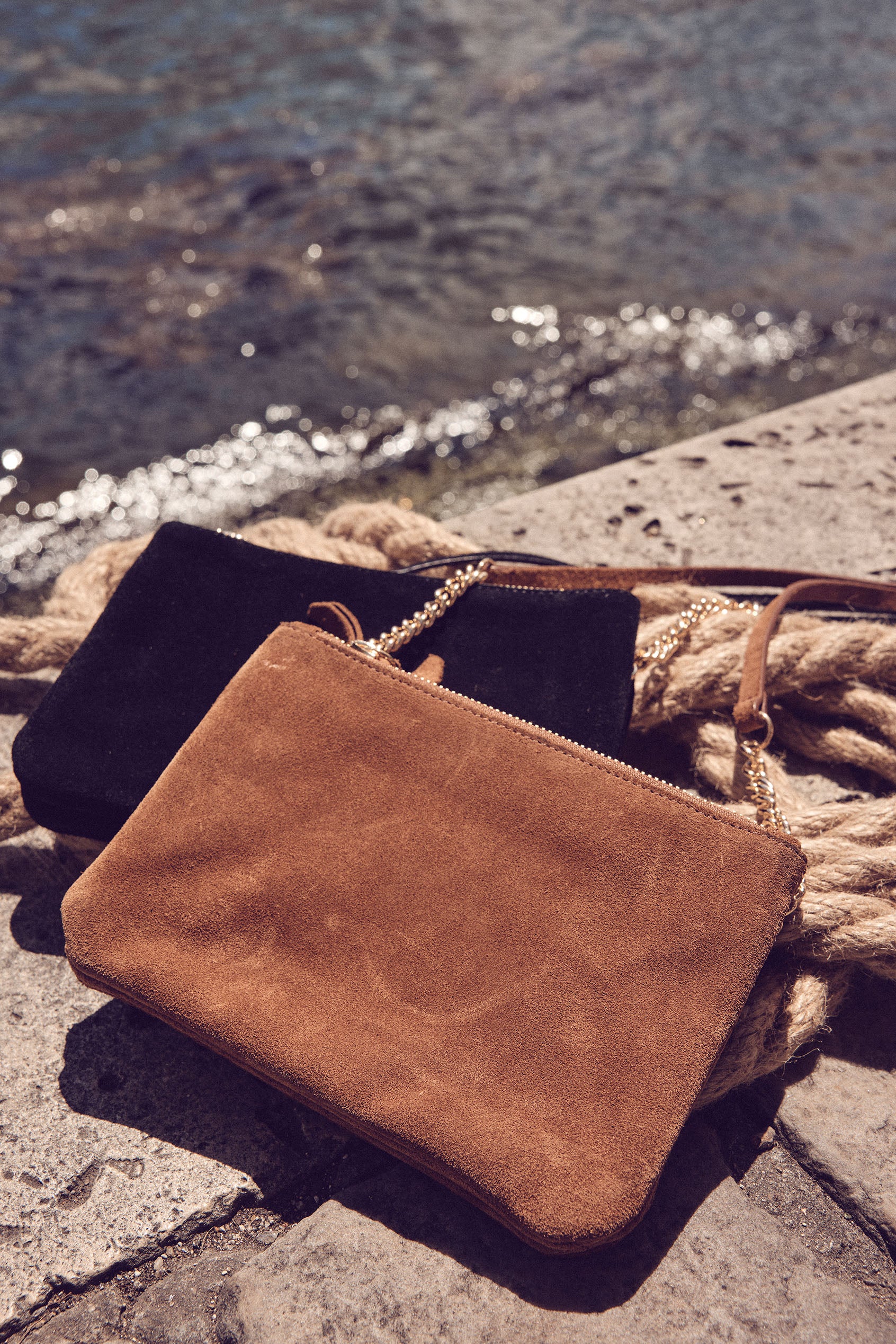 Double sac à bandoulière en cuir velours camel Laura Faume - seconde main