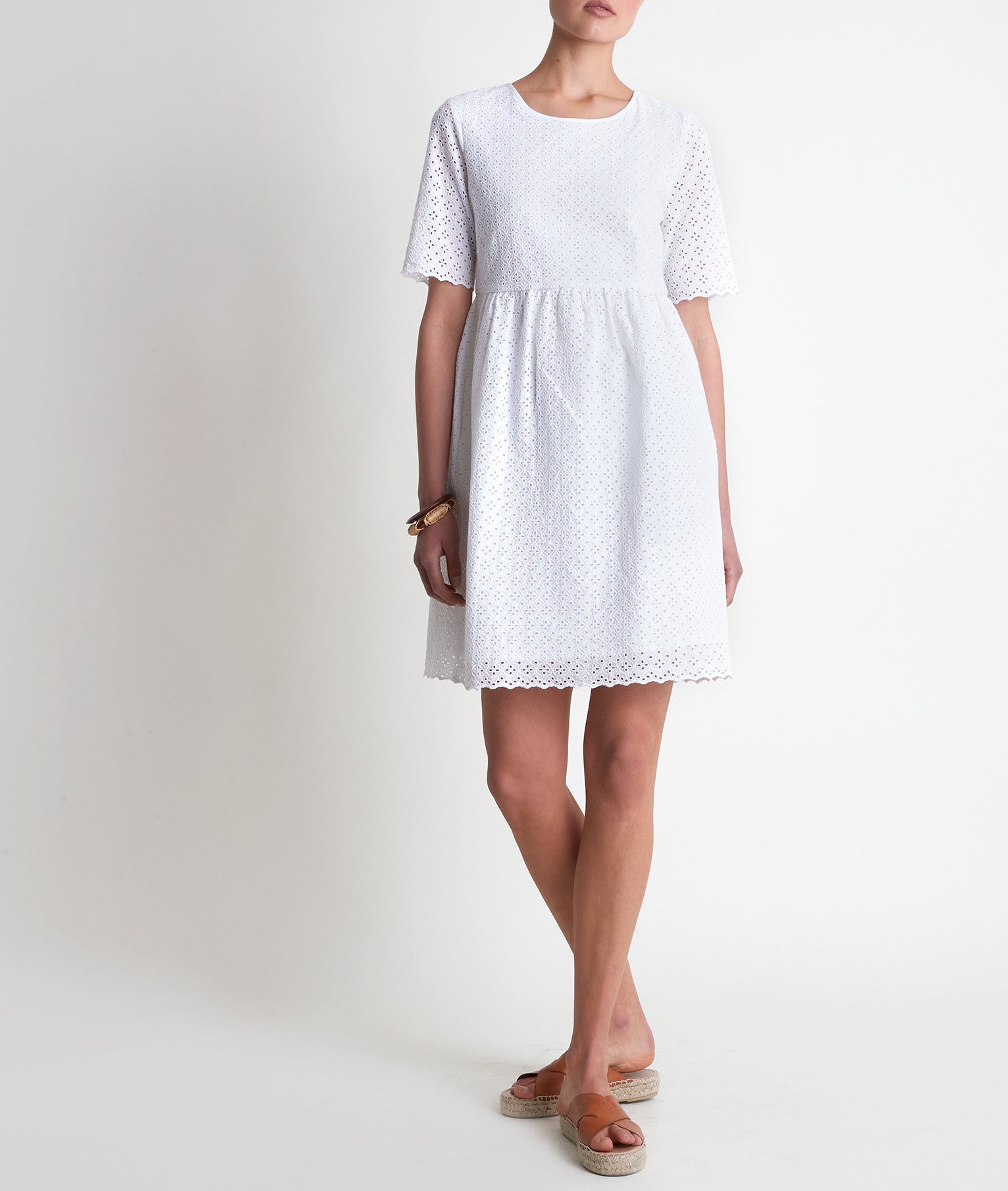 Robe blanche en coton brodé Lilian bis Faume - seconde main