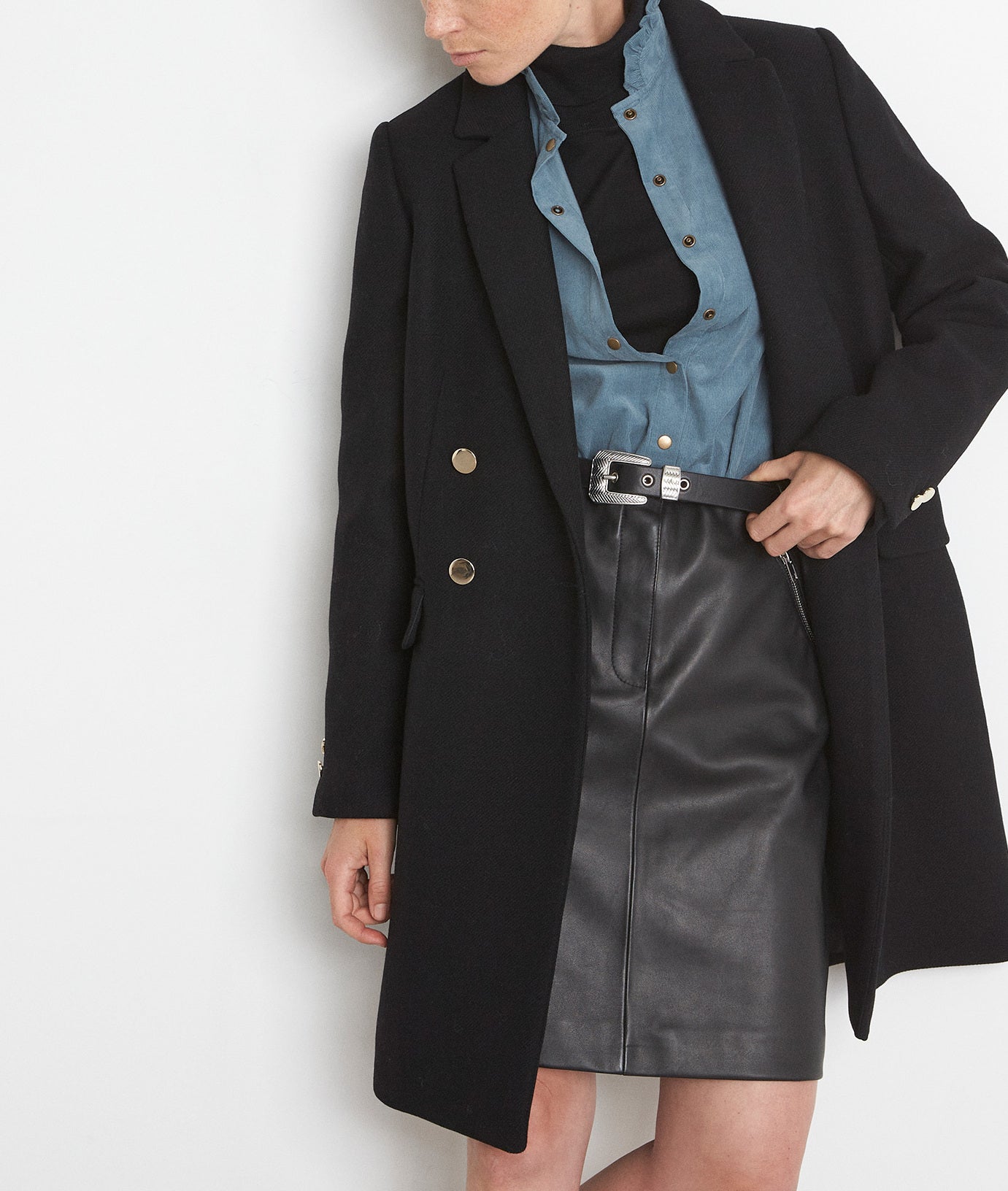 Manteau droit en laine recylée noir à boutons dorés Lorine Faume - seconde main