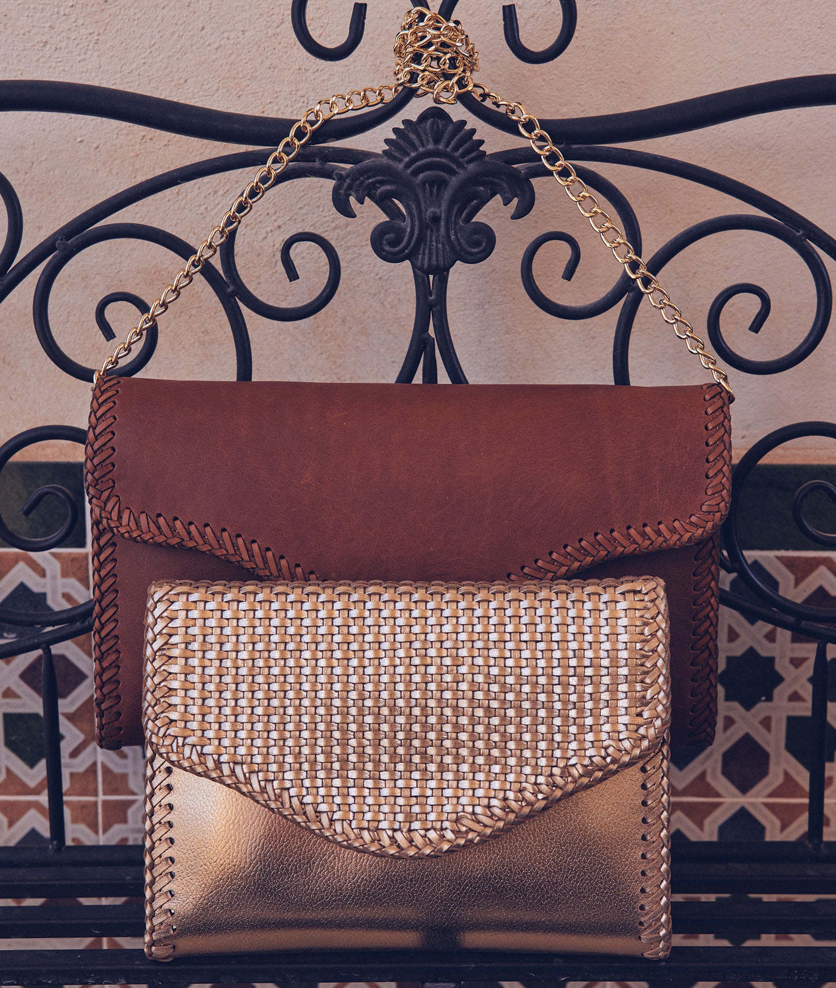 Pochette plate en cuir tressé doré Fady Faume - seconde main