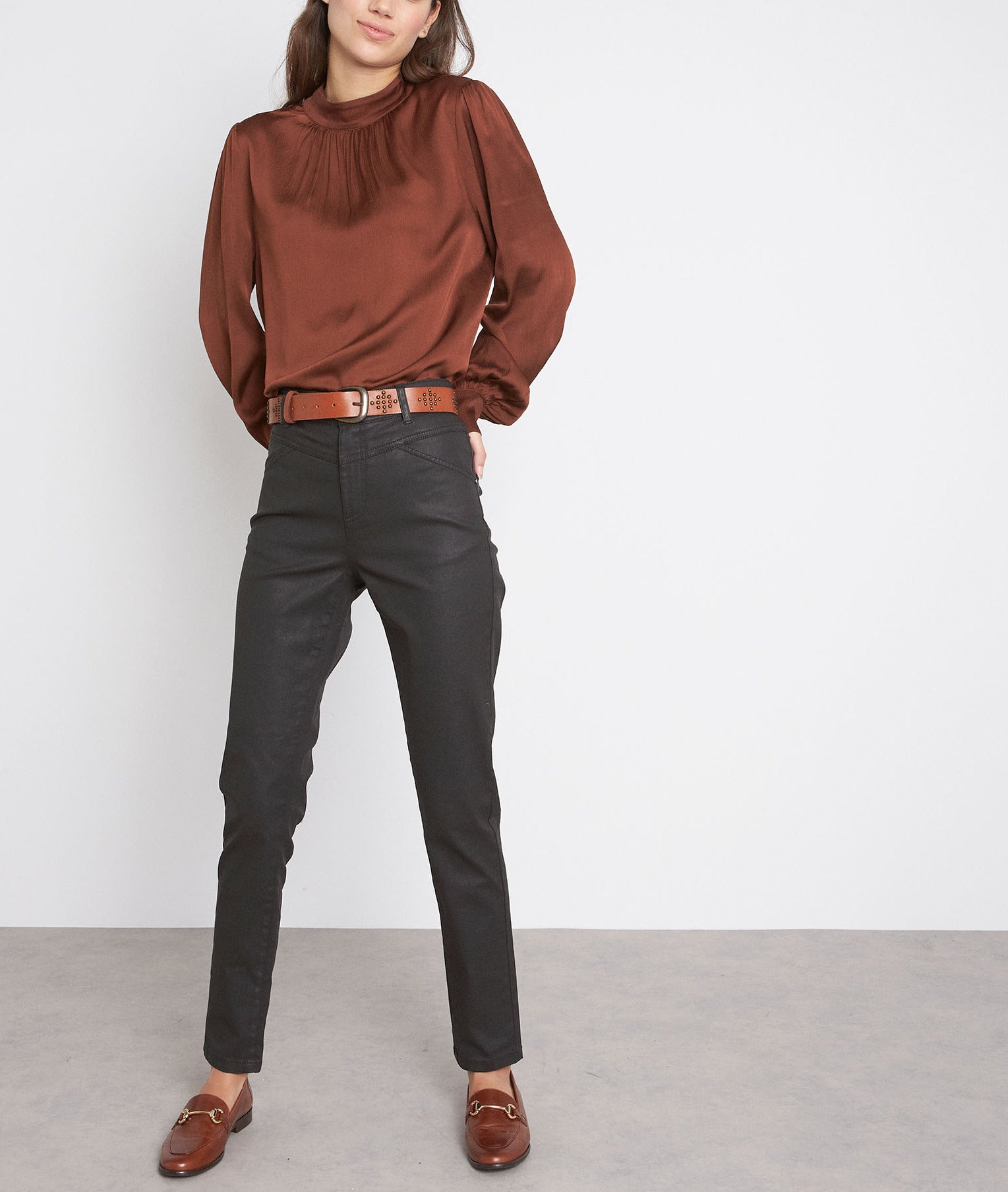 Pantalon slim enduit marron Nario Faume - seconde main