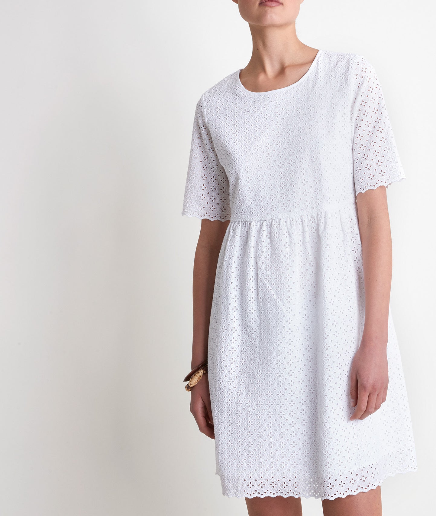 Robe blanche en coton brodé Lilian bis Faume - seconde main