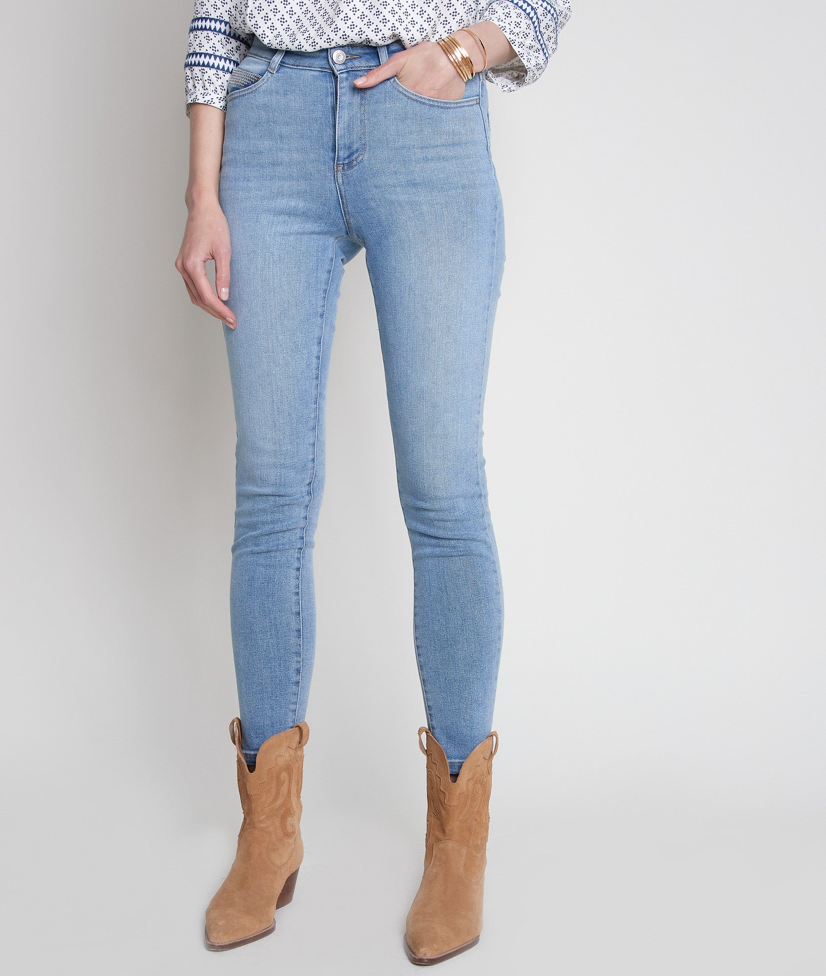 Jean slim en coton pure bleached et détails cloutés Naty Faume - seconde main