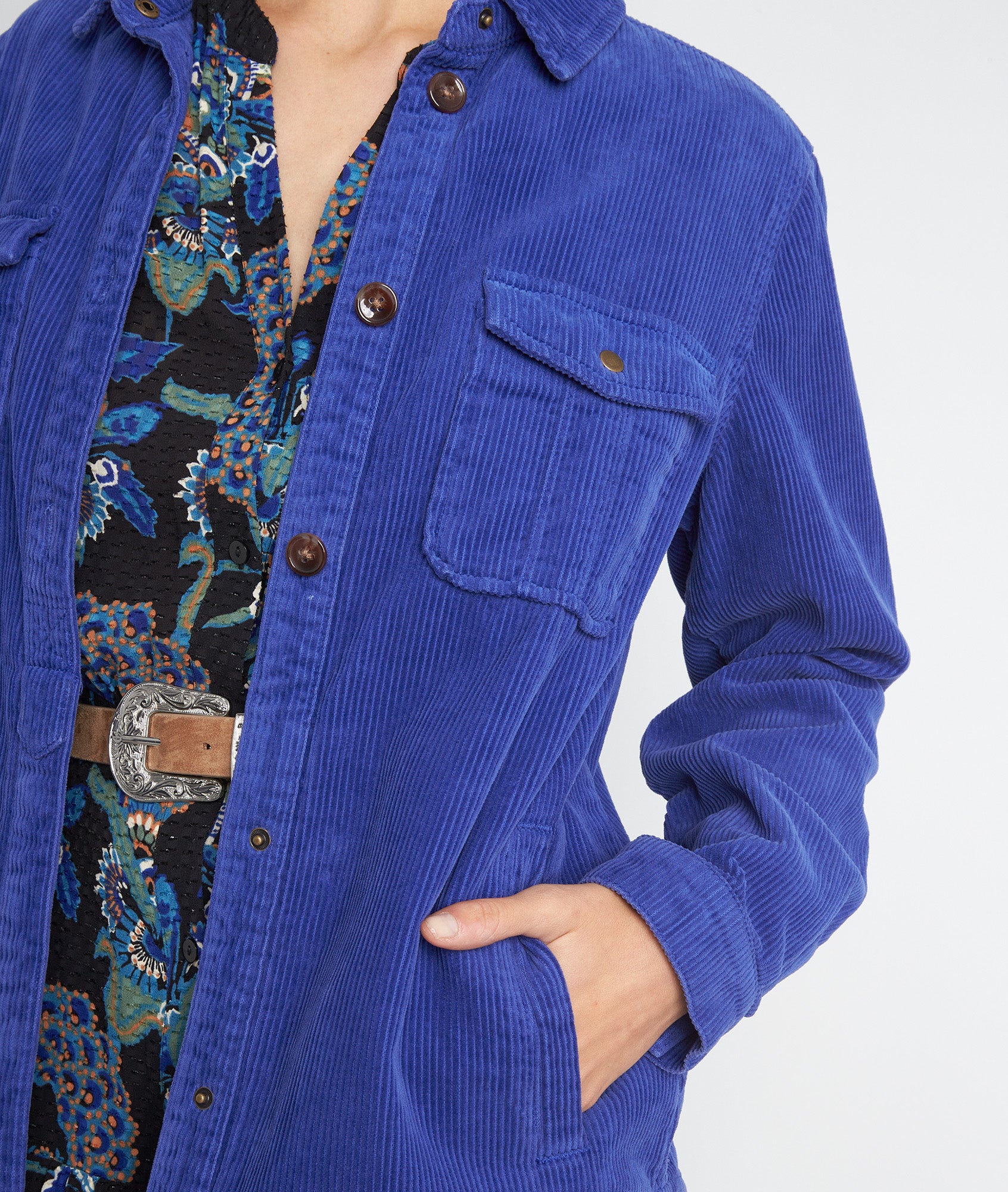 Surchemise en velours côtelé bleu électrique Perle Faume - seconde main