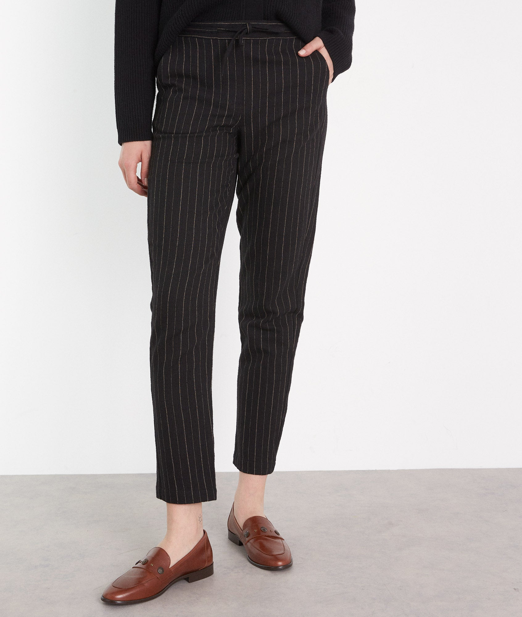 Pantalon chino en coton rayé noir Noor Faume - seconde main