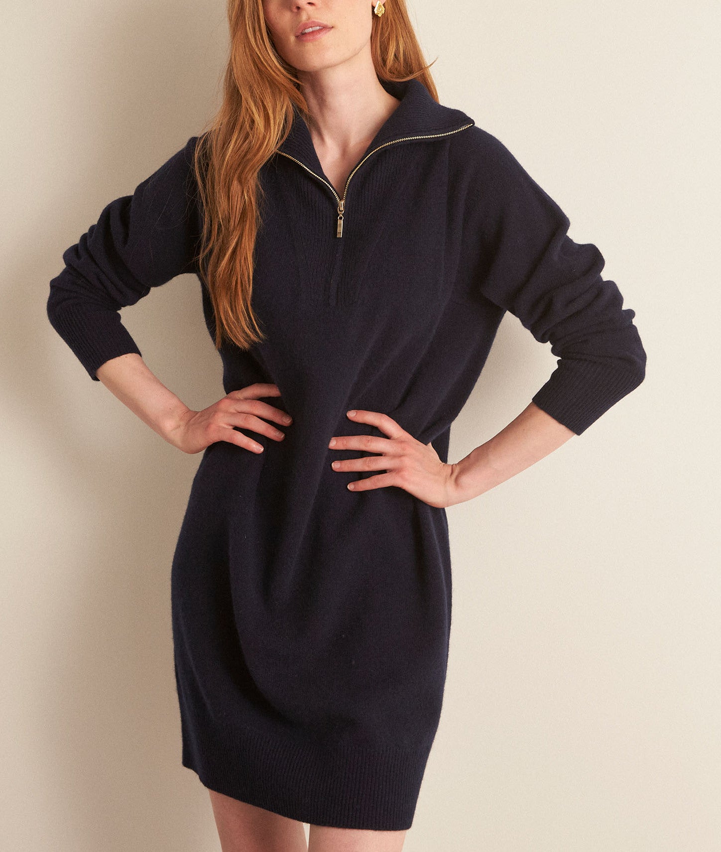 Robe courte en laine responsable marine Hazel Faume - seconde main