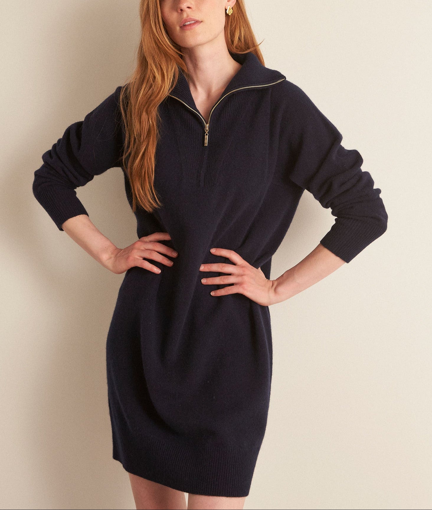 Robe courte en laine responsable marine Hazel Faume - seconde main