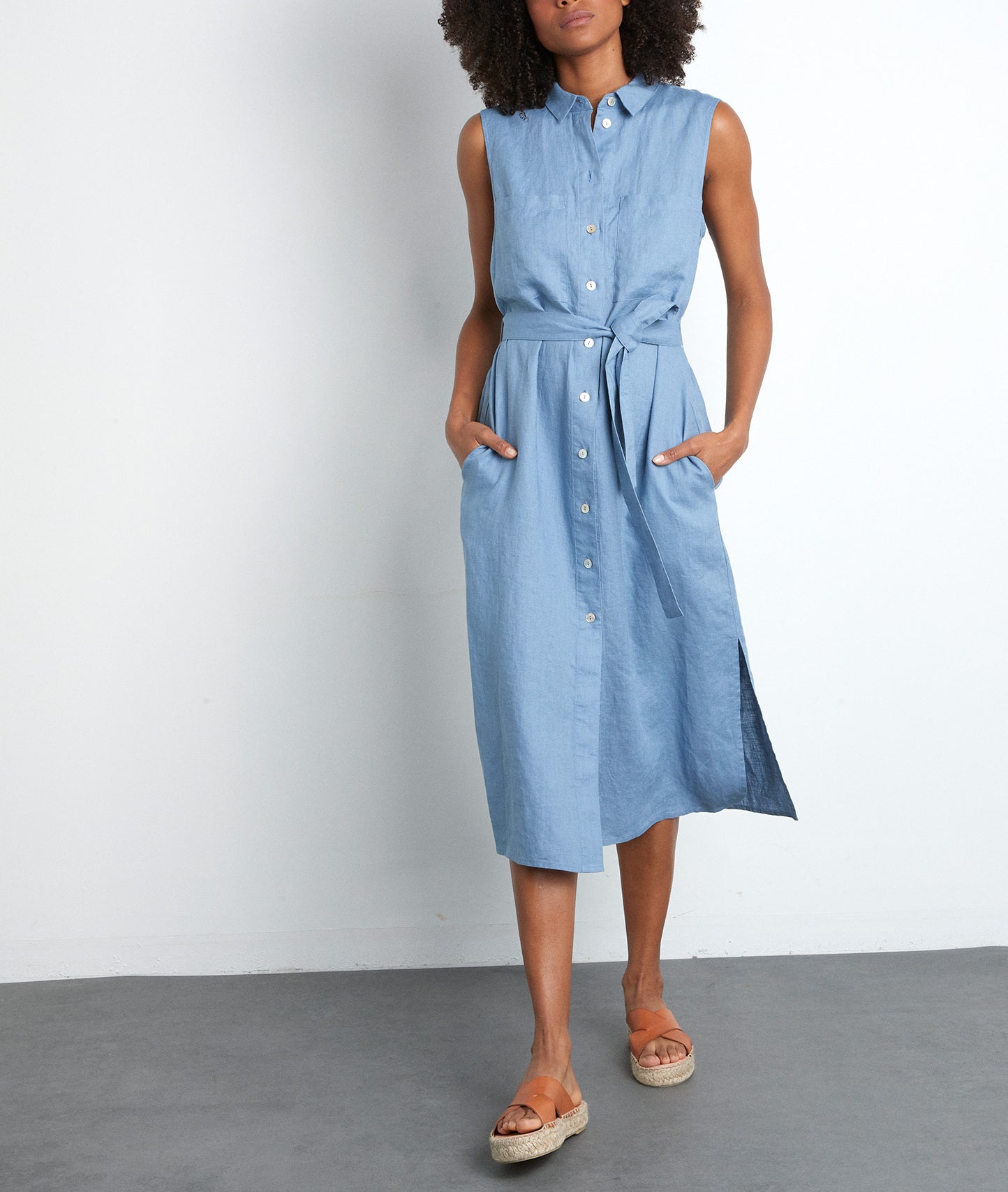 Robe chemise sans manches en lin certifié bleu ciel Cyrielle Faume - seconde main