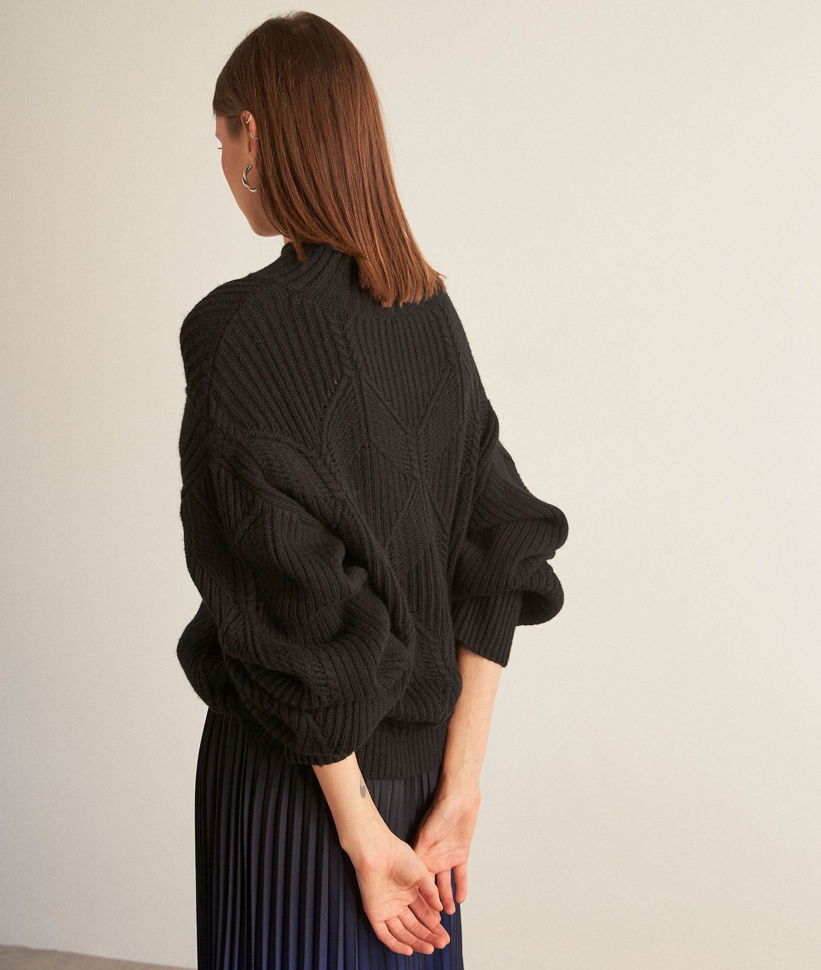 Pull noir en laine à col montant Barney Faume - seconde main