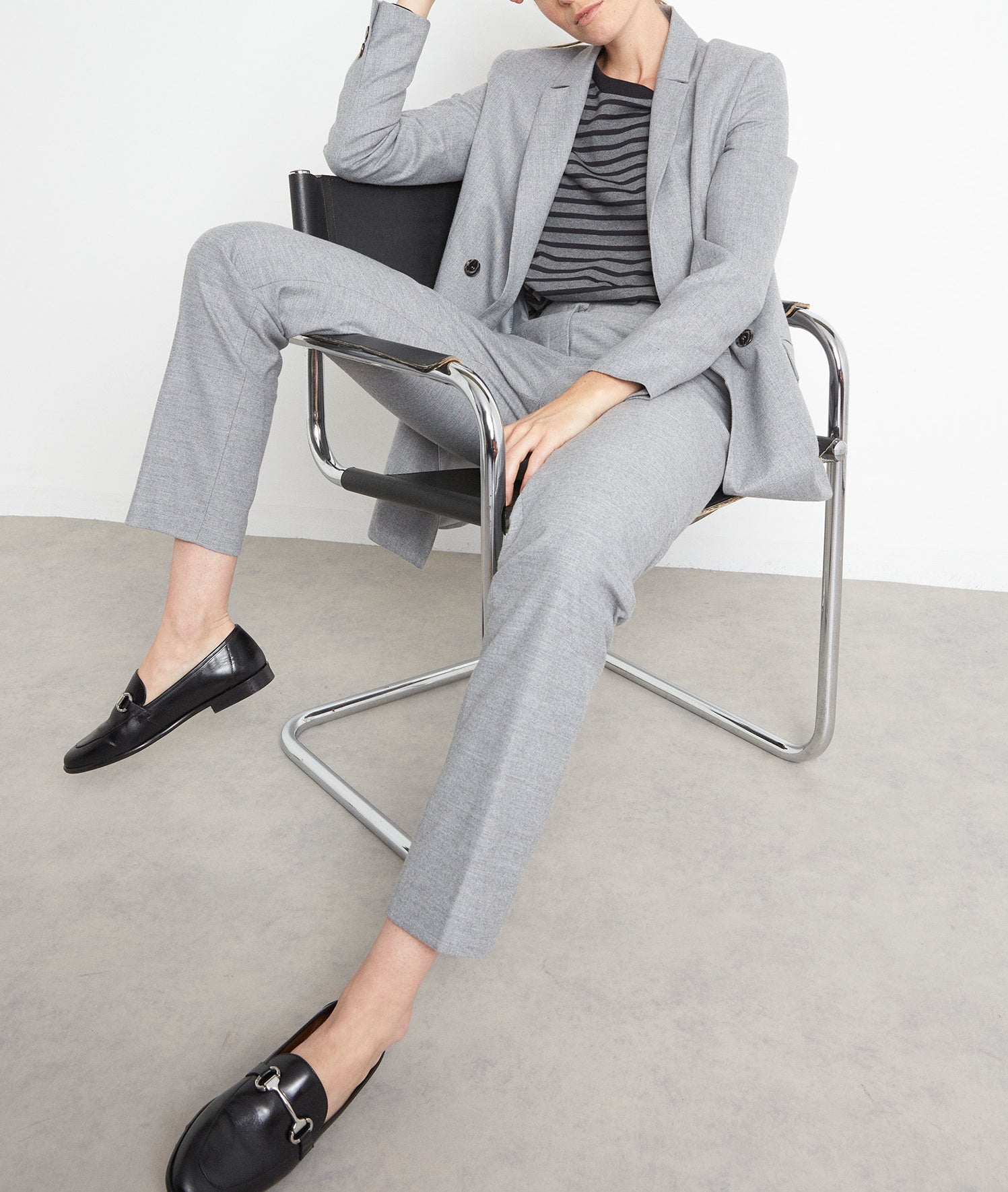 Pantalon de tailleur cigarette gris Dahlia Faume - seconde main