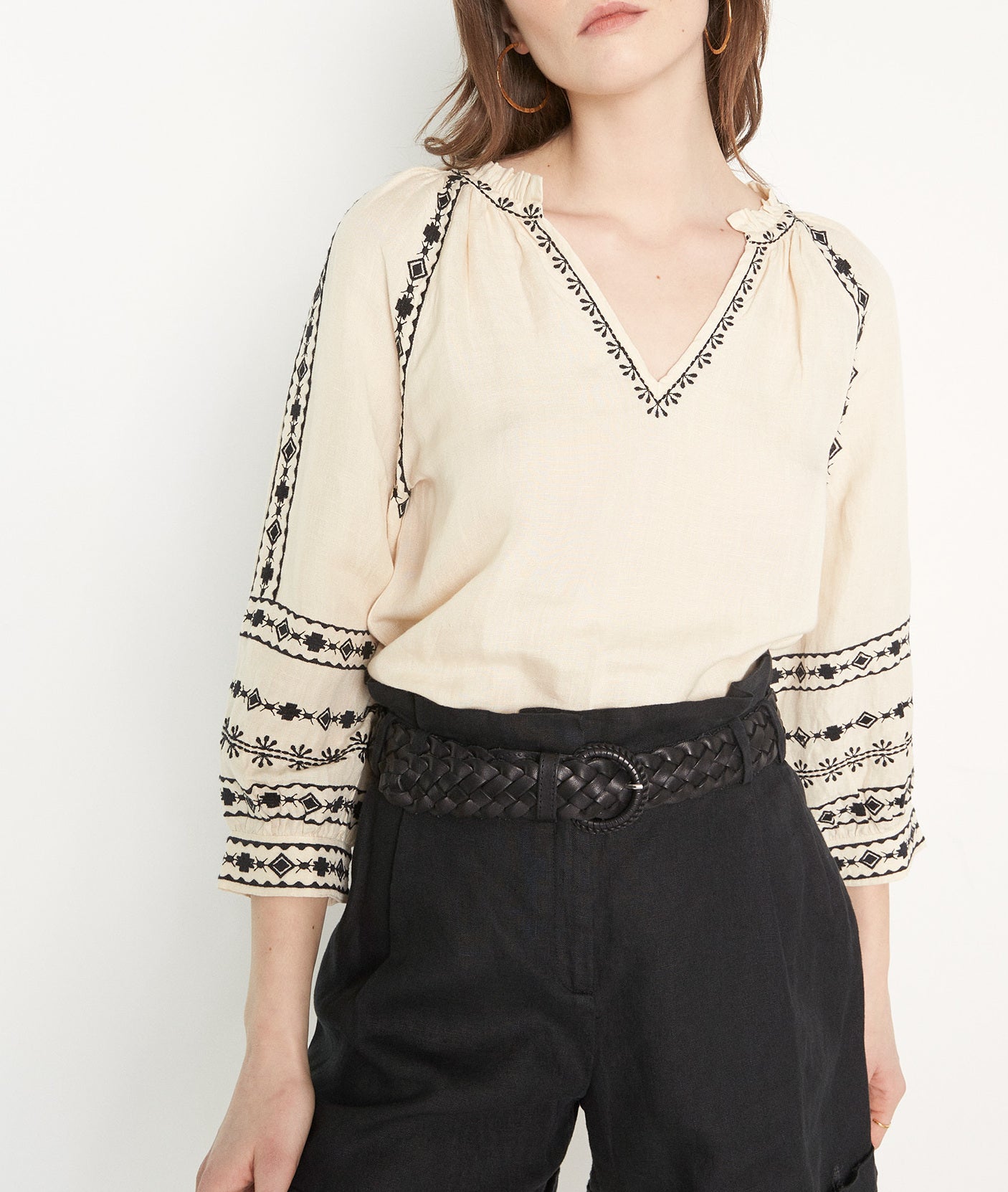 Blouse brodée en lin crème et noire Laura Faume - seconde main
