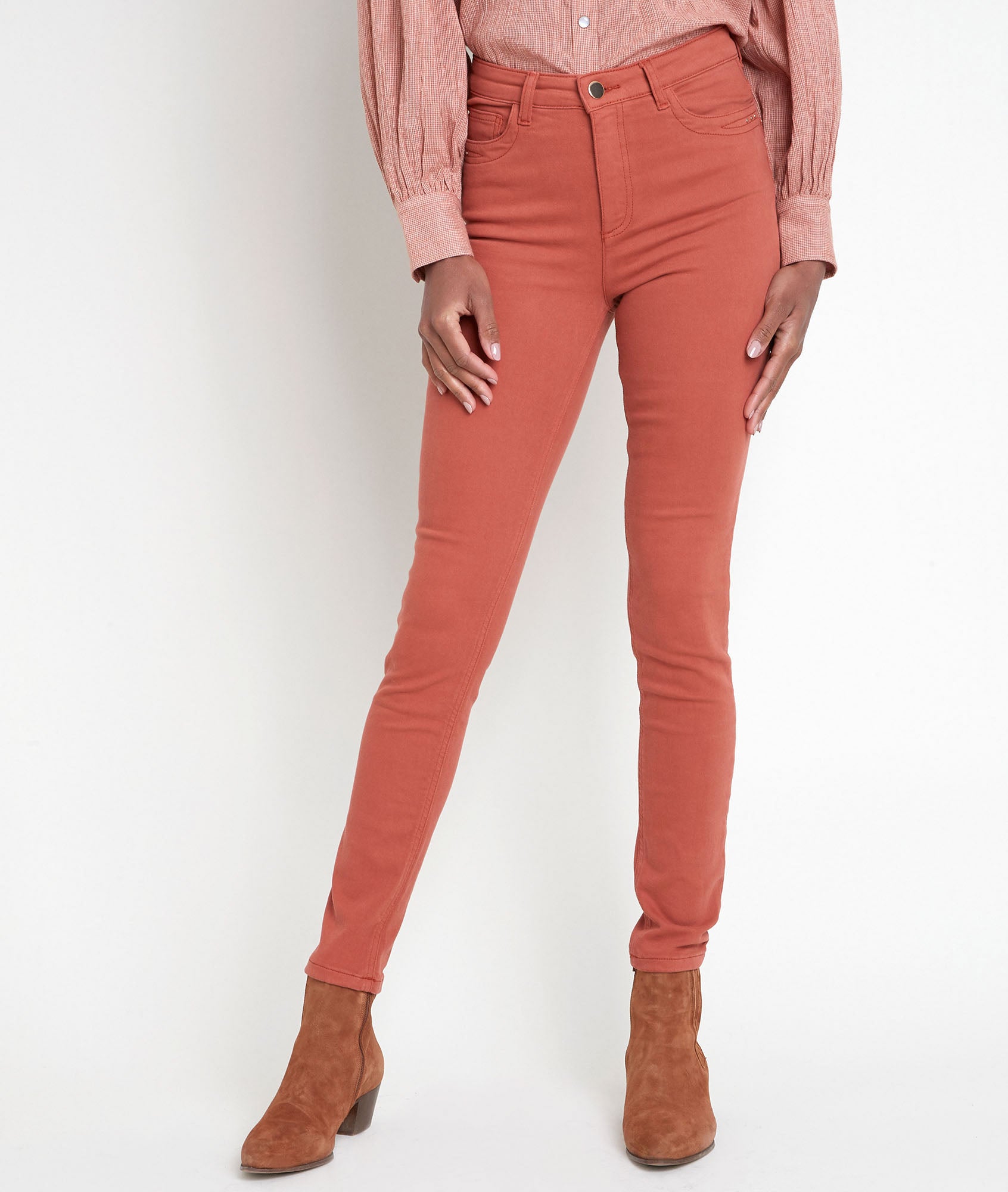 L'iconique slim jean goyave en coton recyclé Suzy Faume - seconde main