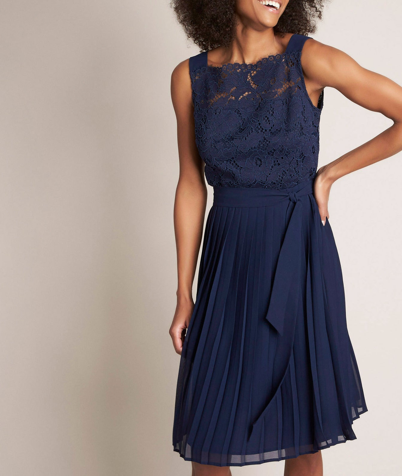 Robe à dentelle Ora Faume - seconde main