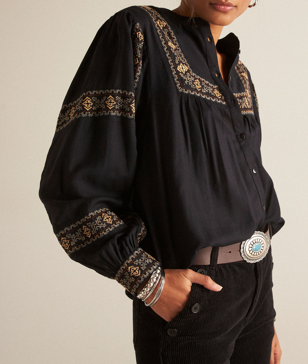 Blouse brodée noire Chica Faume - seconde main