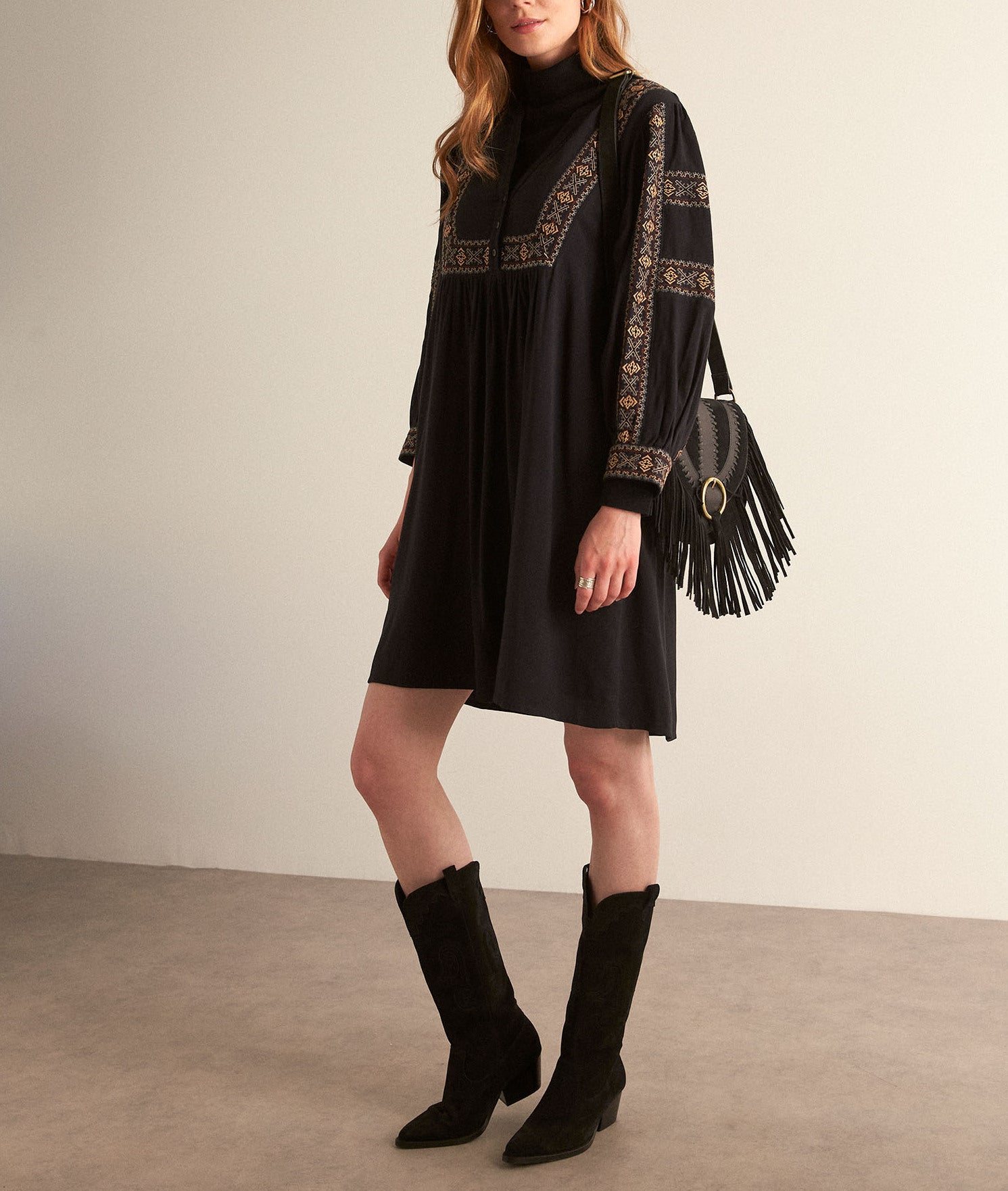 Robe courte brodée noire Haelle Faume - seconde main