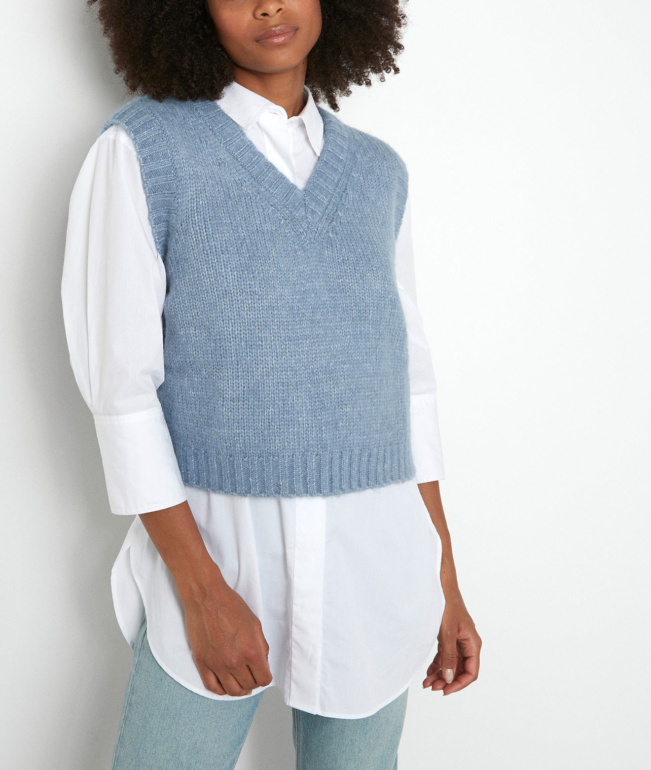 Pull sans manches col V bleu ciel Tolga Faume - seconde main