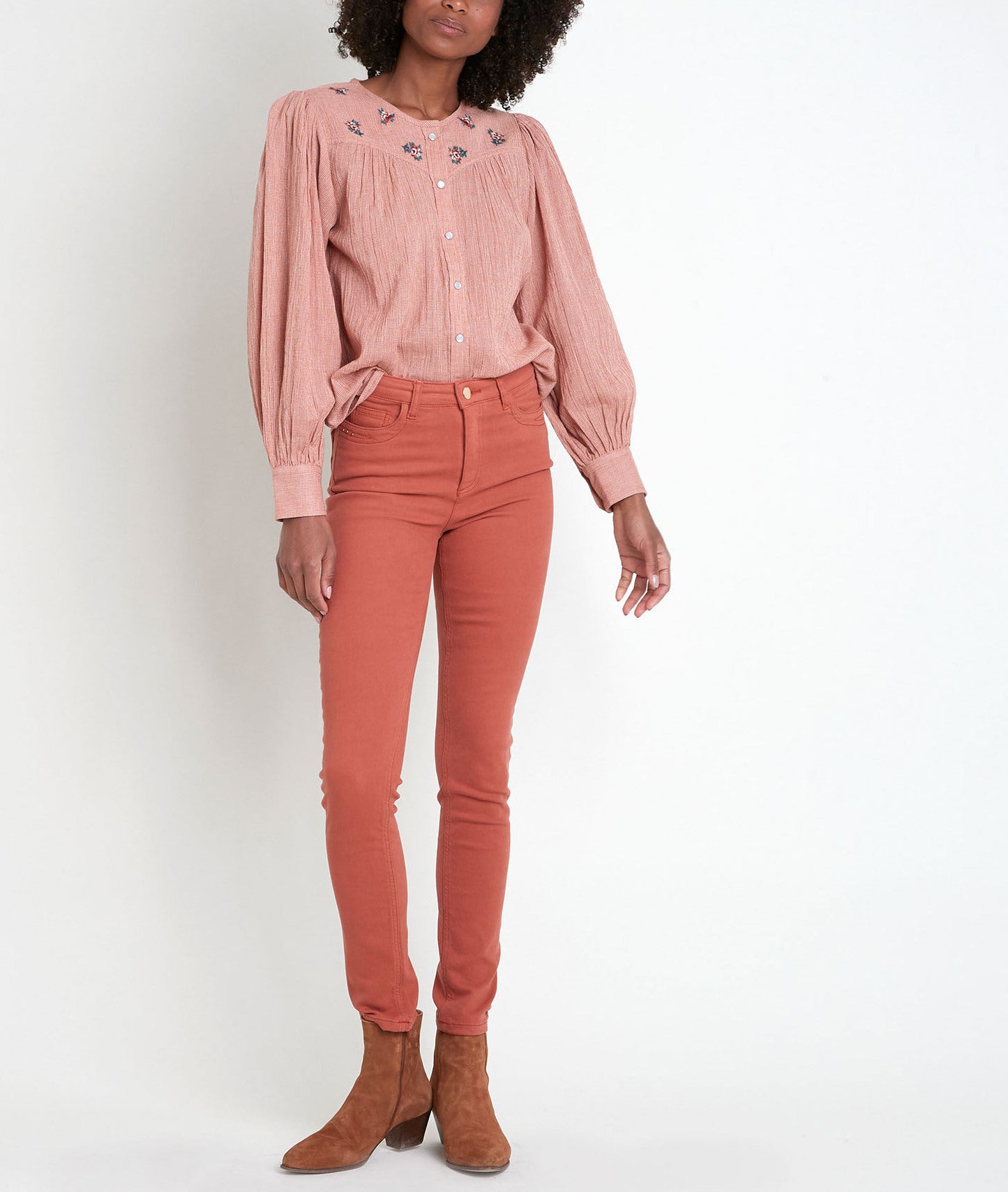 L'iconique slim jean goyave en coton recyclé Suzy Faume - seconde main