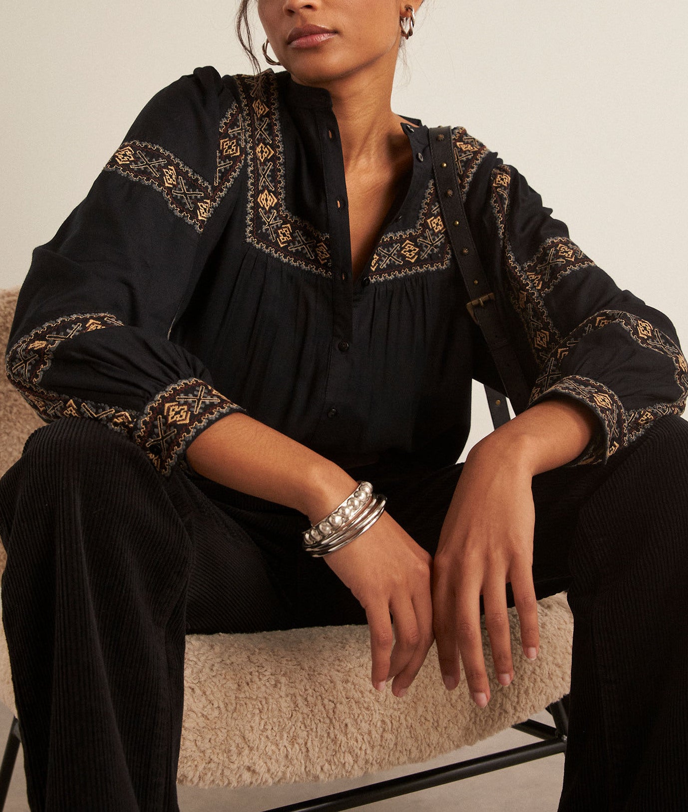 Blouse brodée noire Chica Faume - seconde main