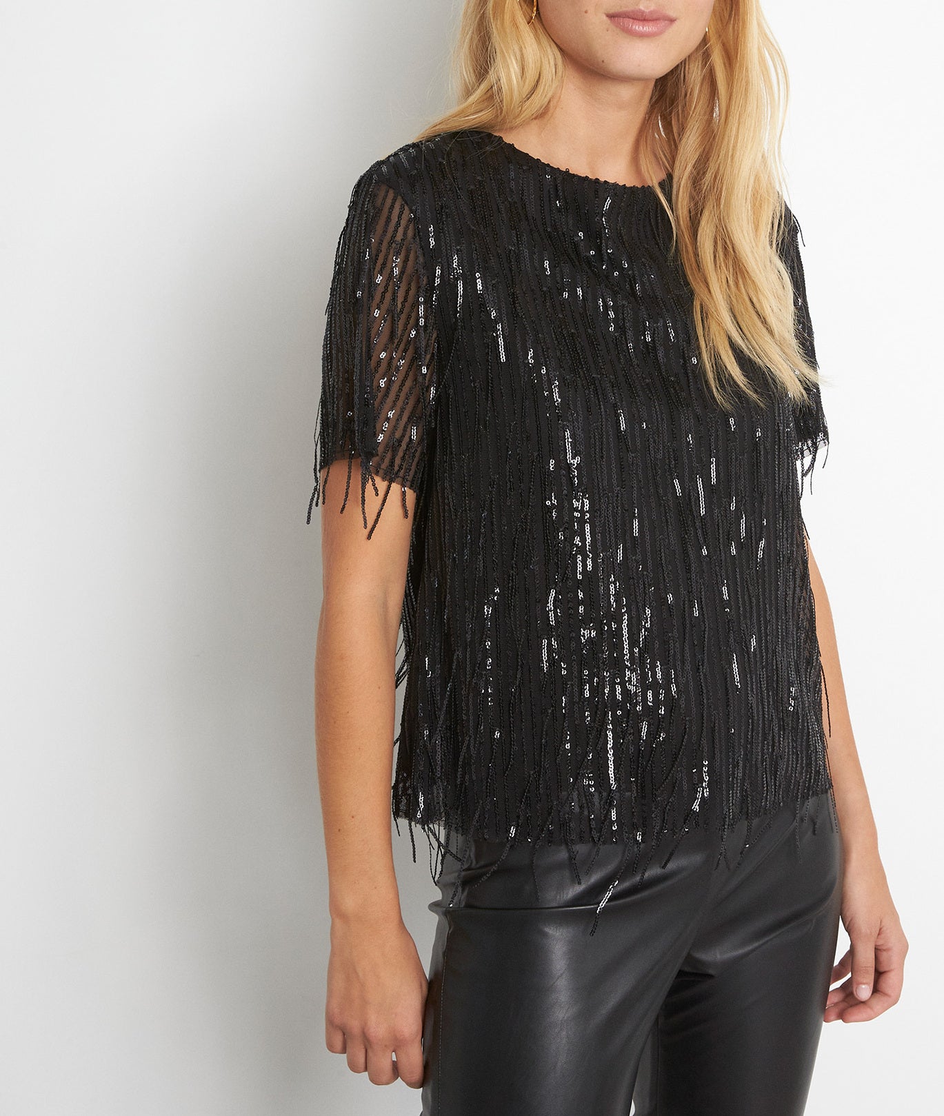 Top noir à manches courtes et sequins Joelle Faume - seconde main