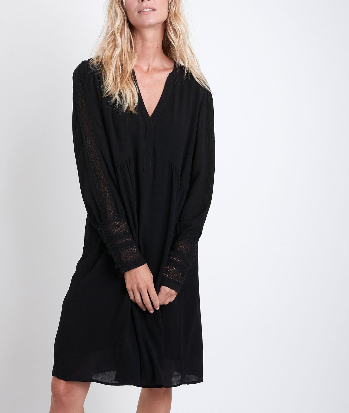 Robe noire à dentelle Calypso Faume - seconde main